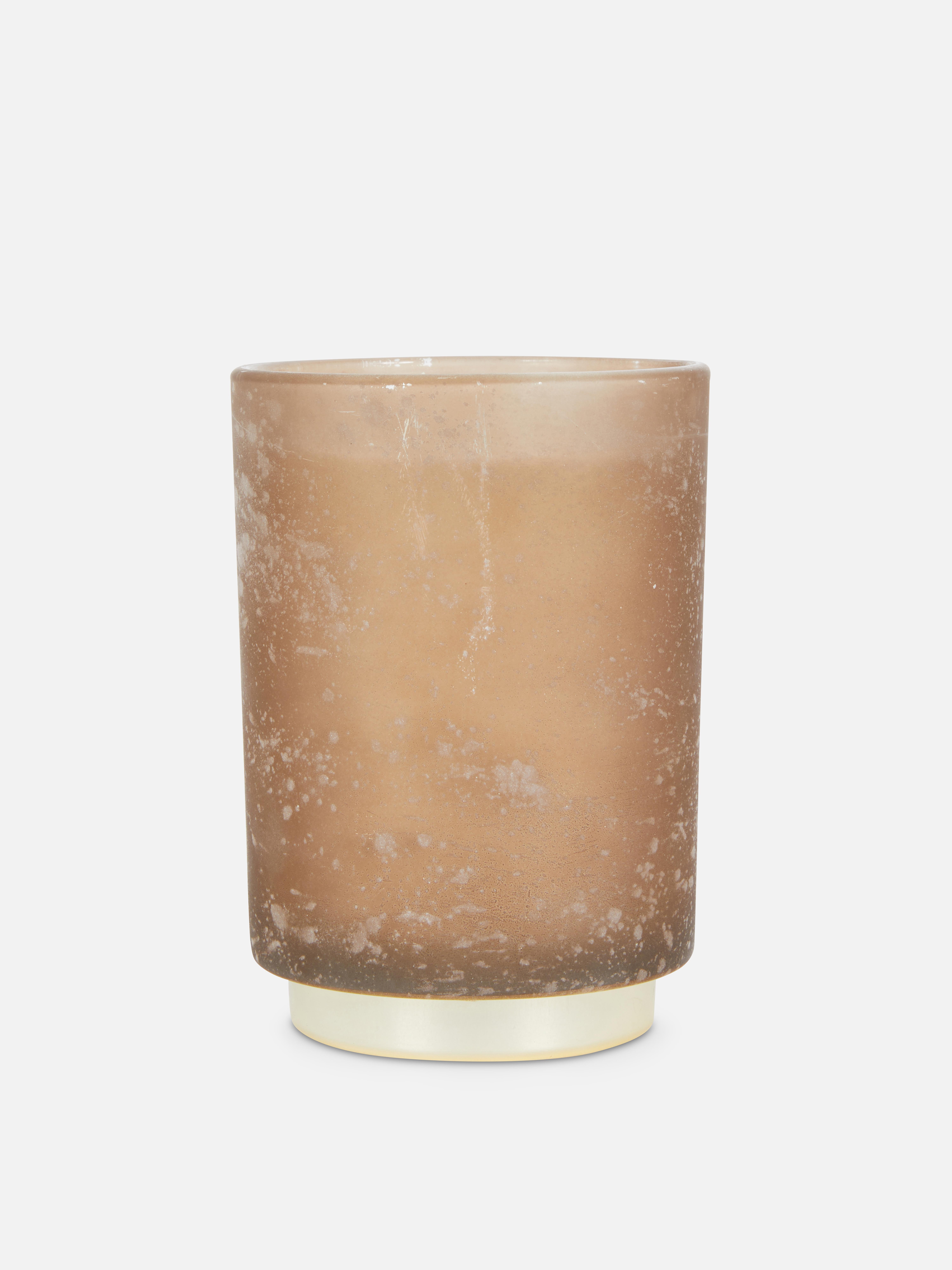Bougie parfumée à trois mèches dans un pot en verre