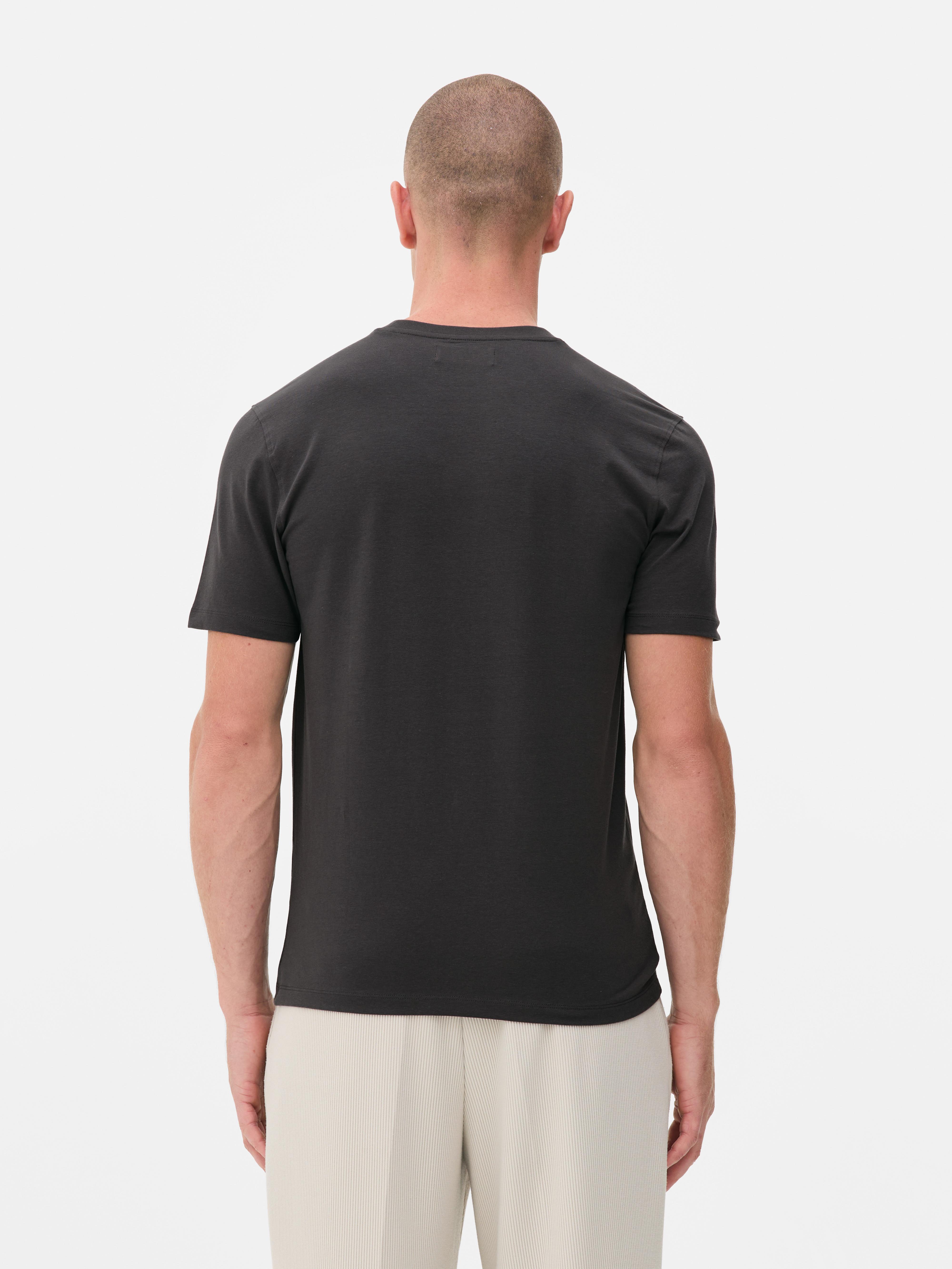 Camiseta de manga corta y corte entallado