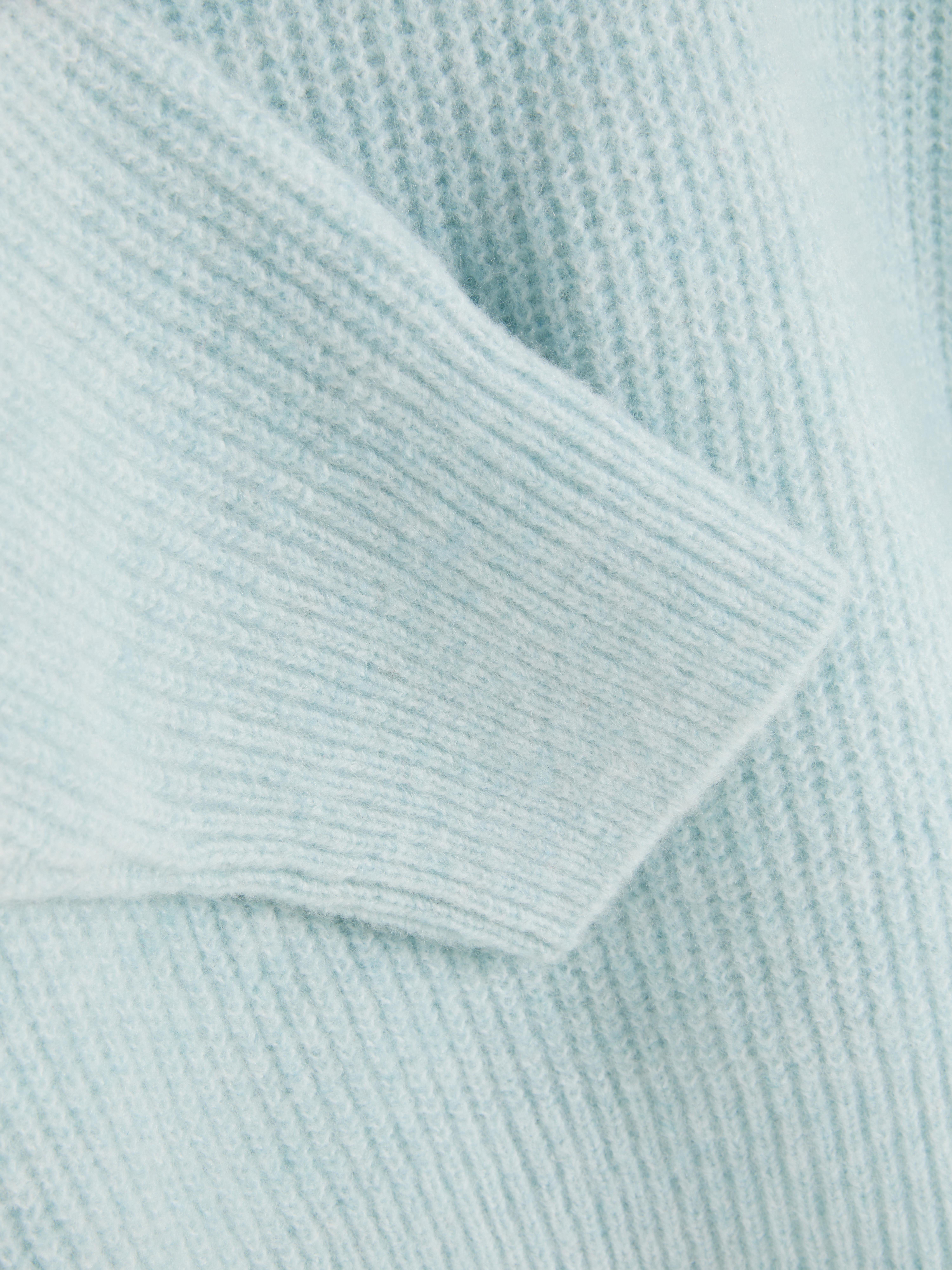 Pull côtelé à col en V
