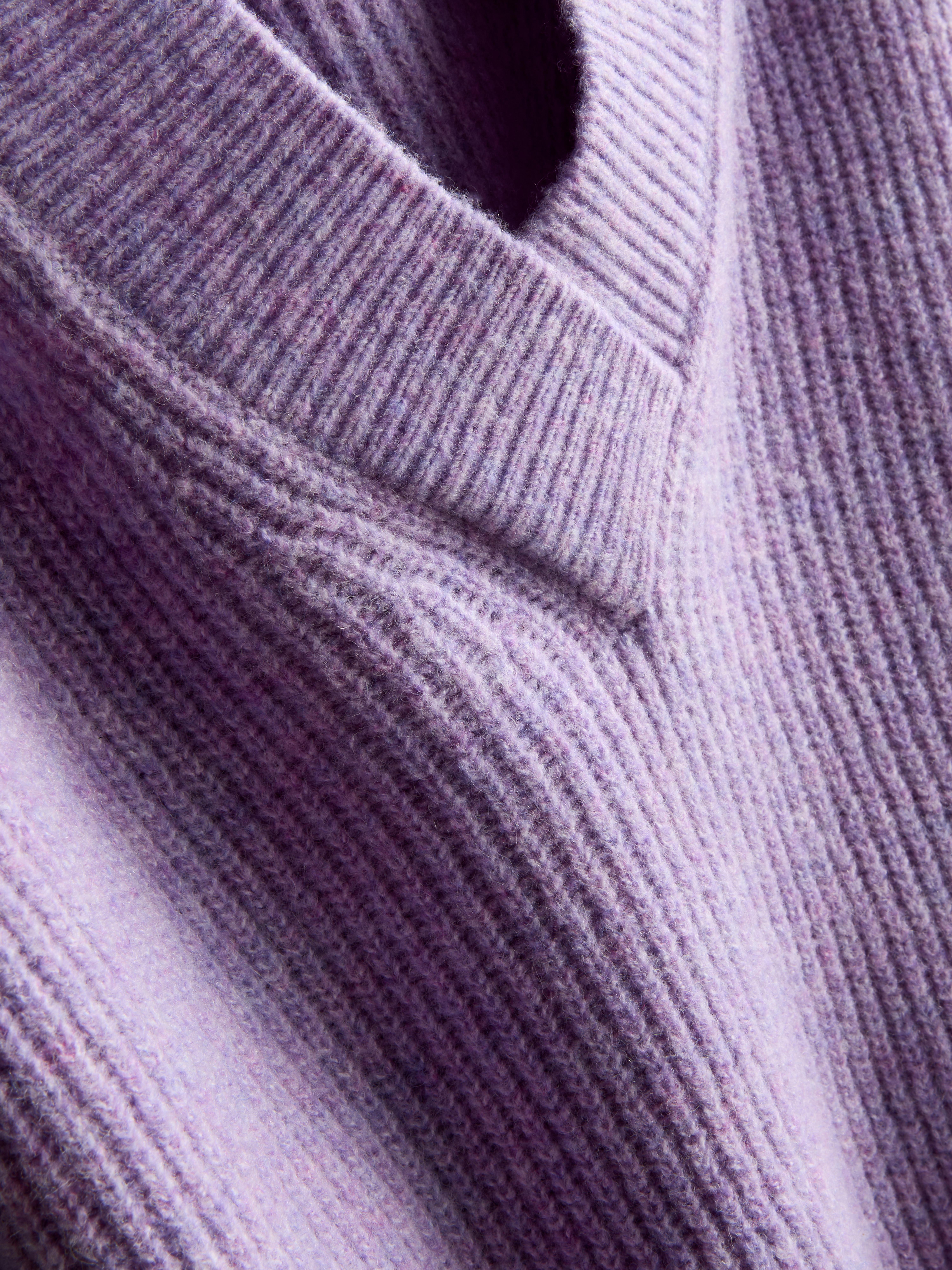 Pull côtelé à col en V