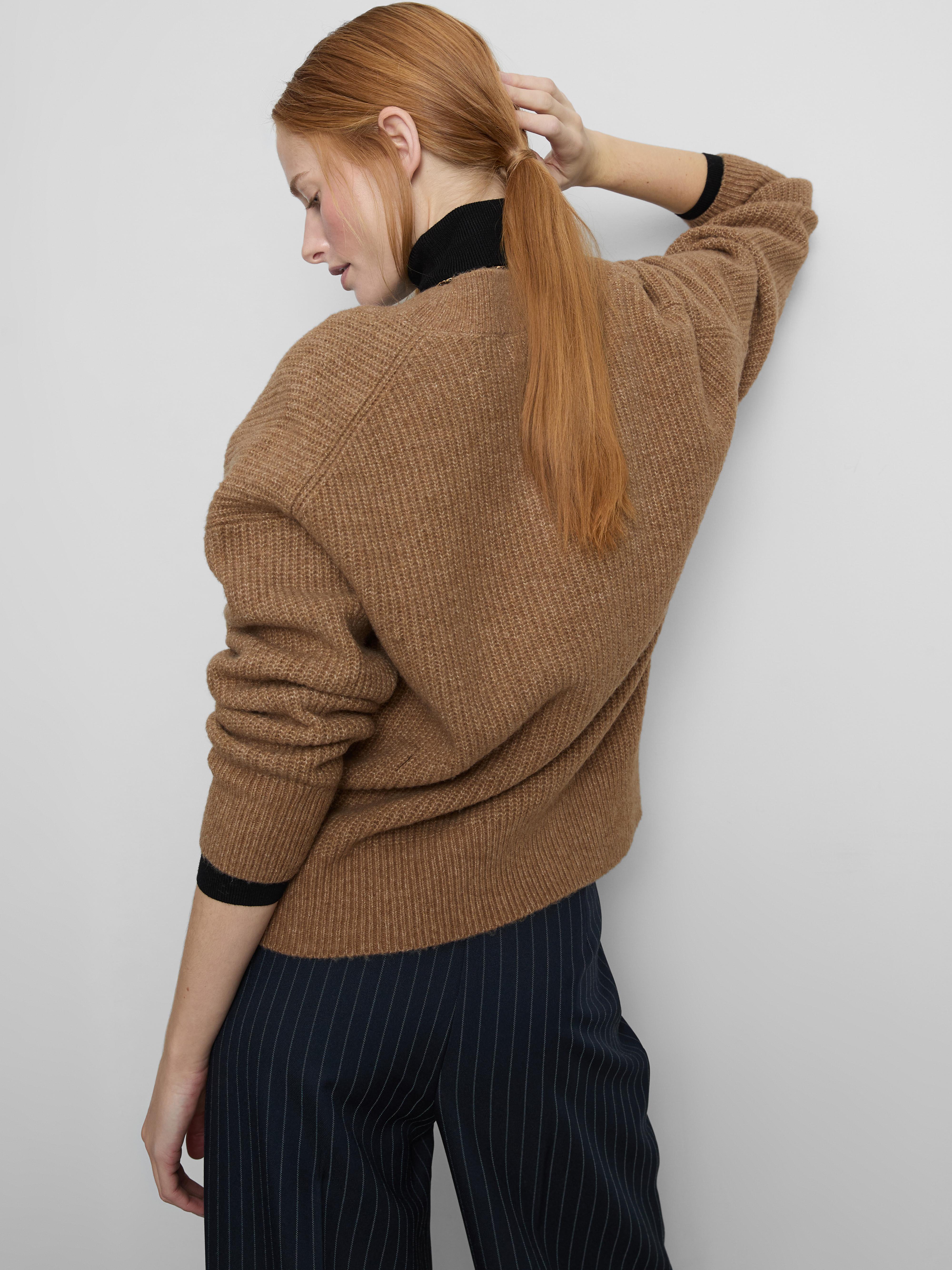 Pull côtelé à col en V