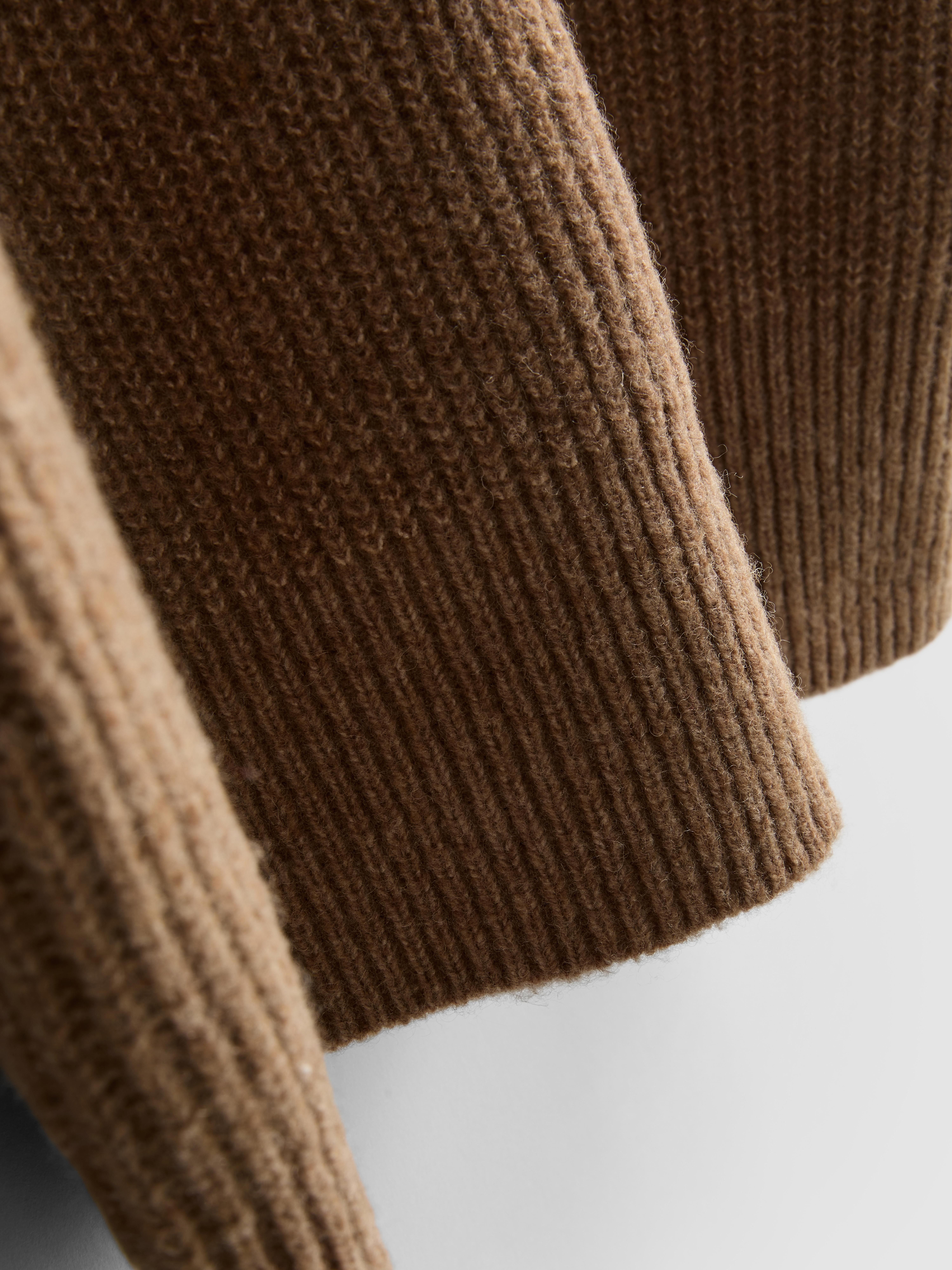 Pull côtelé à col en V