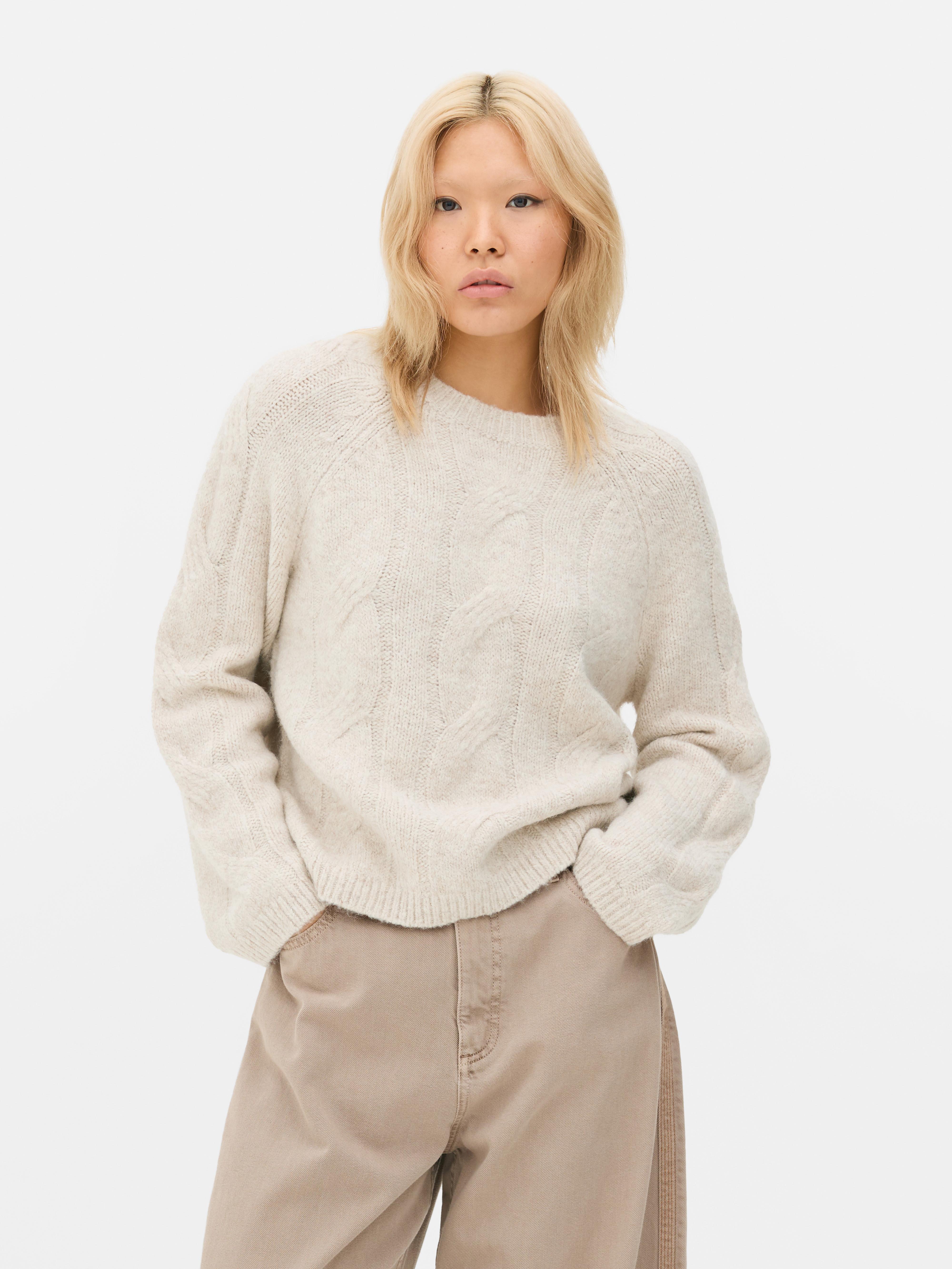 Lässiger Strickpullover mit Zopfmuster