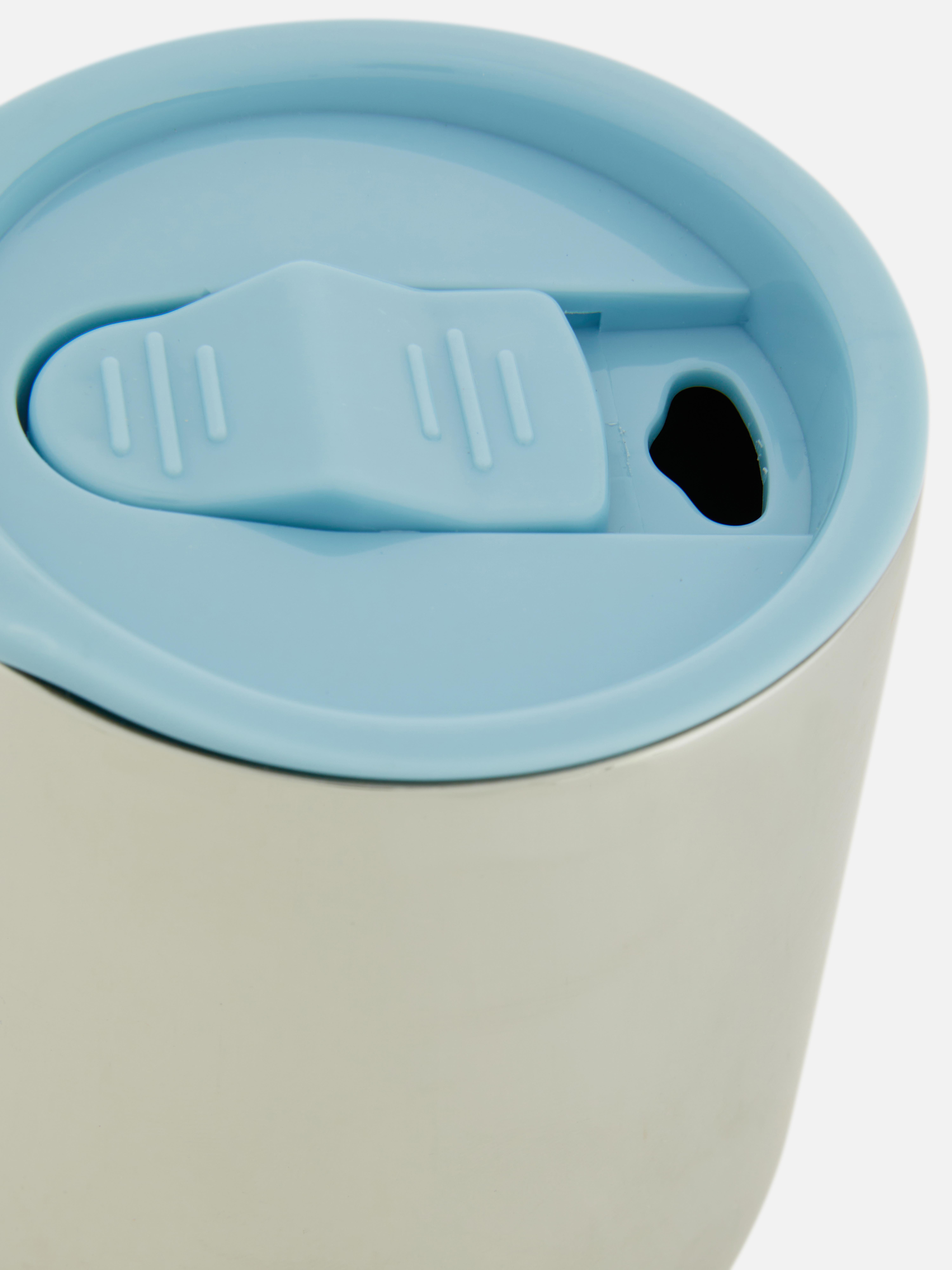 Tasse isotherme à couvercle coulissant