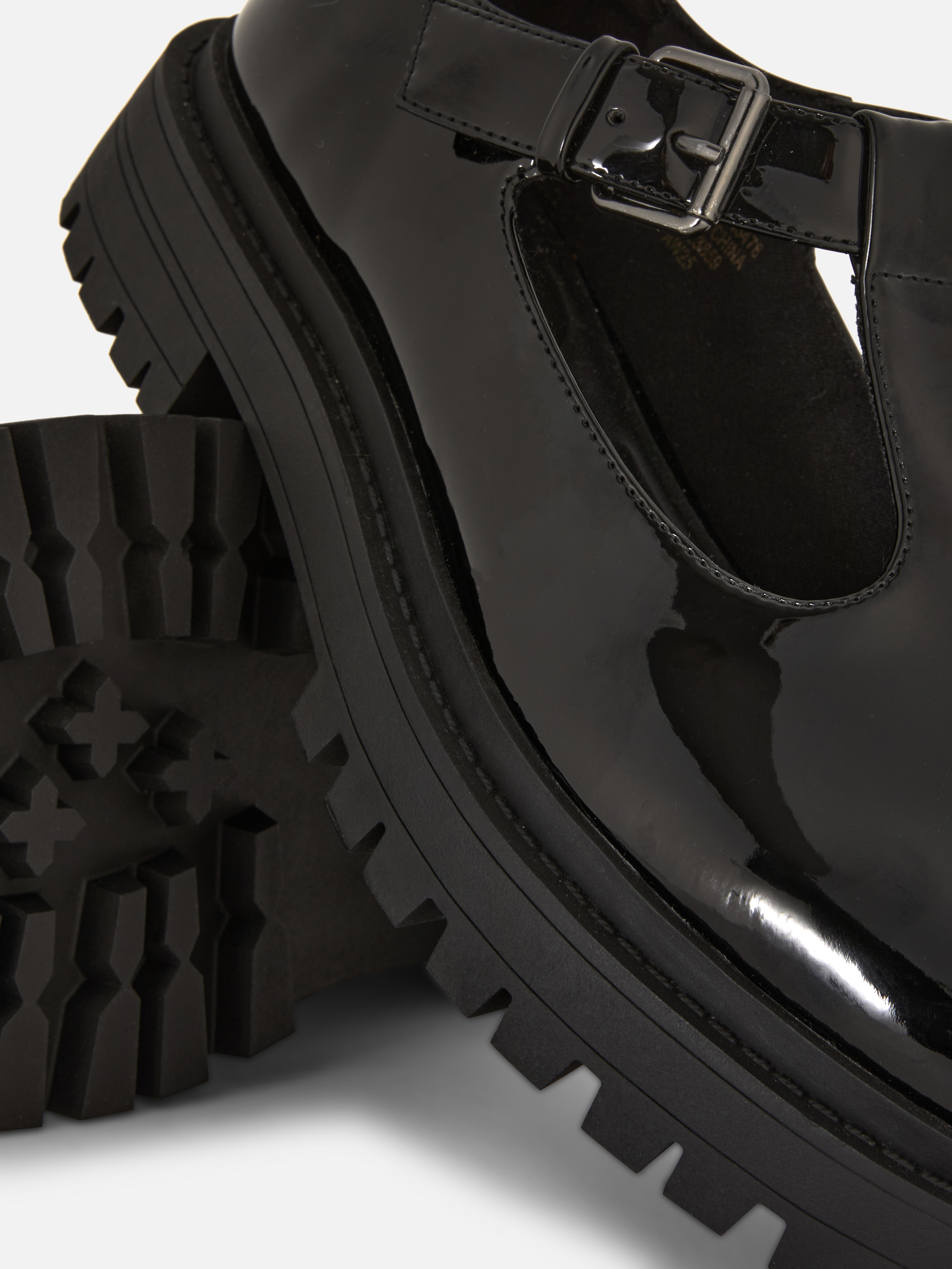 Sapatos Mary Jane barra T verniz