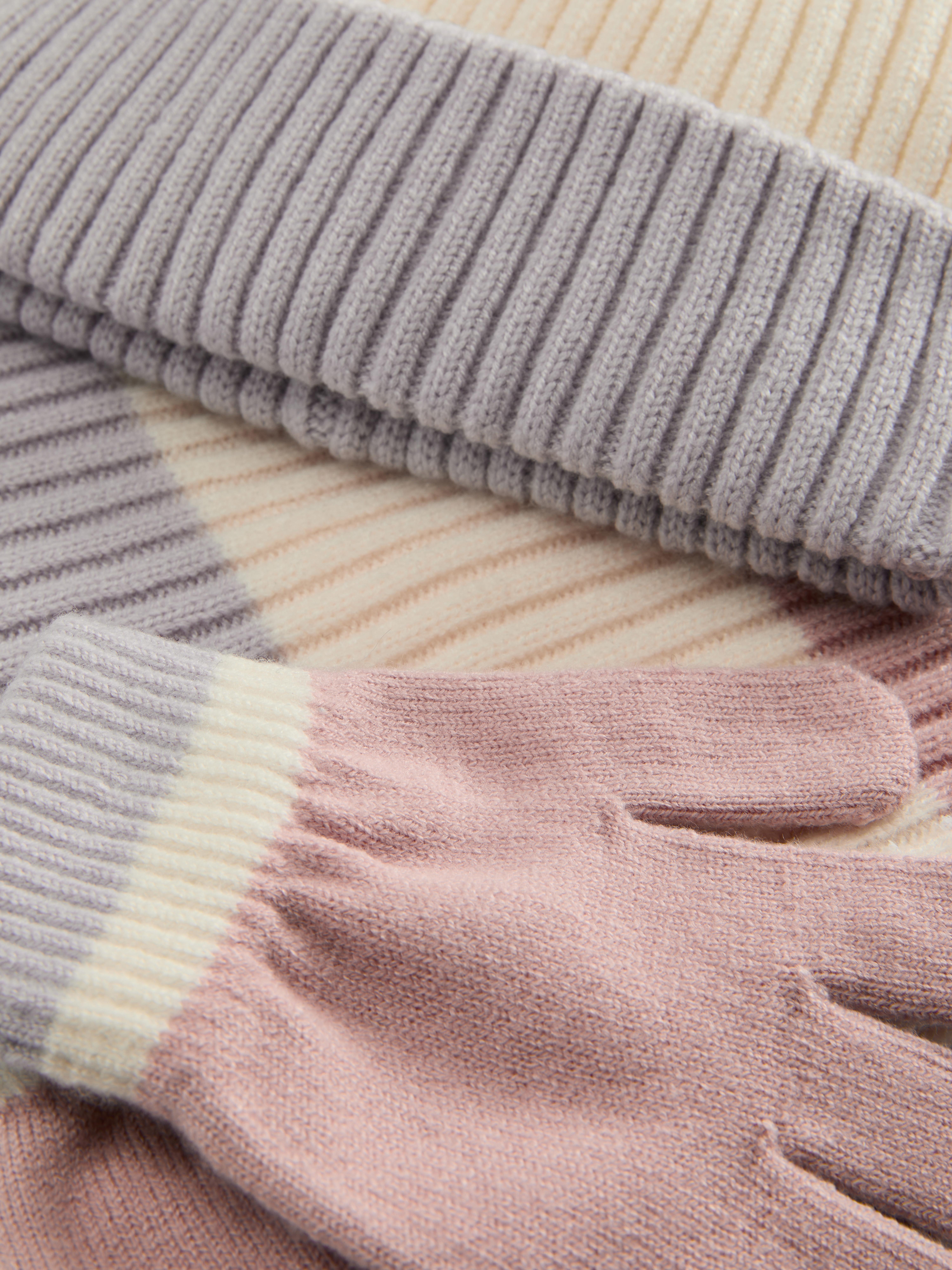 Hat, Scarf and Gloves Accessory Set