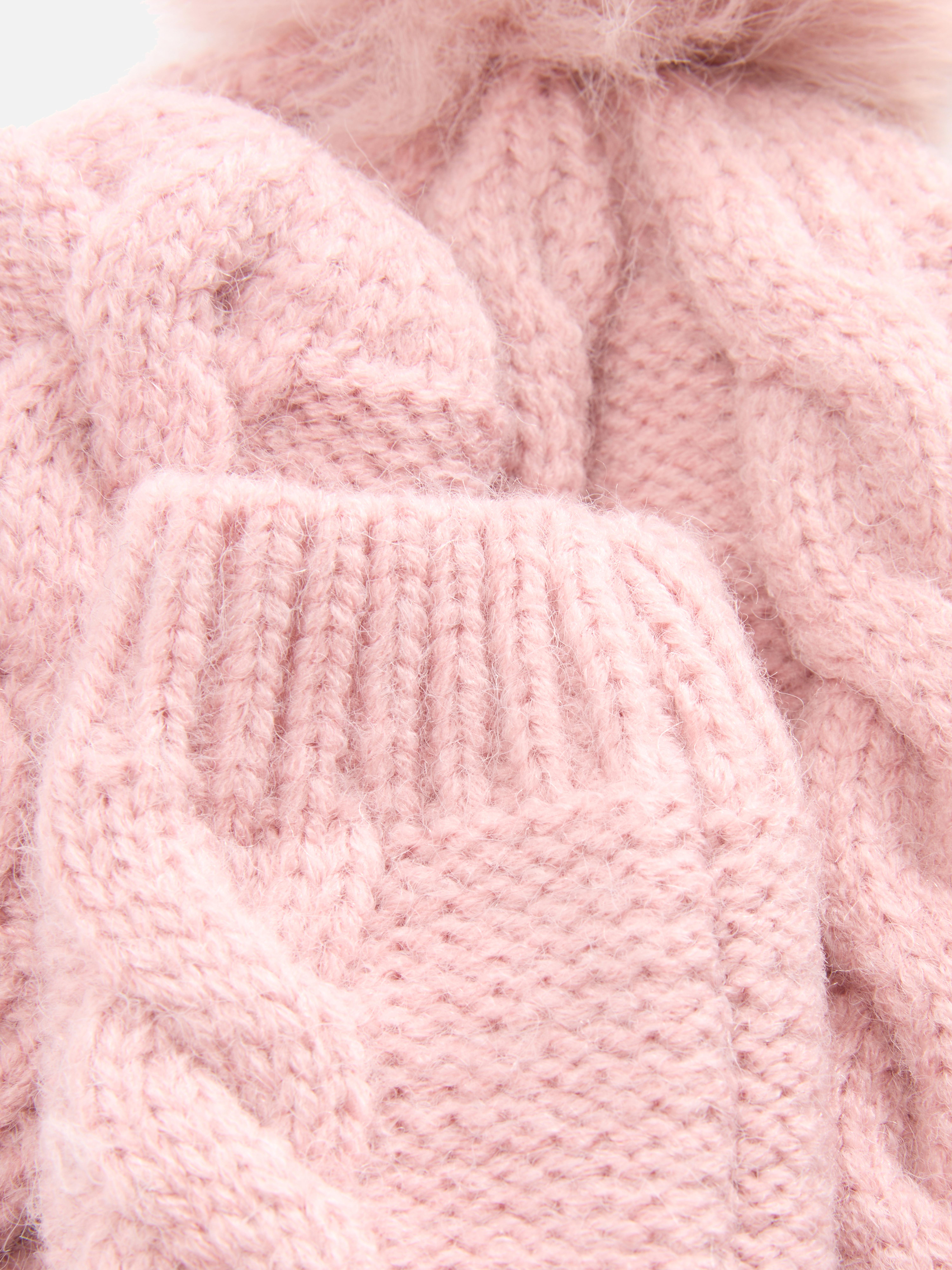 Ensemble bonnet et moufles en maille torsadée