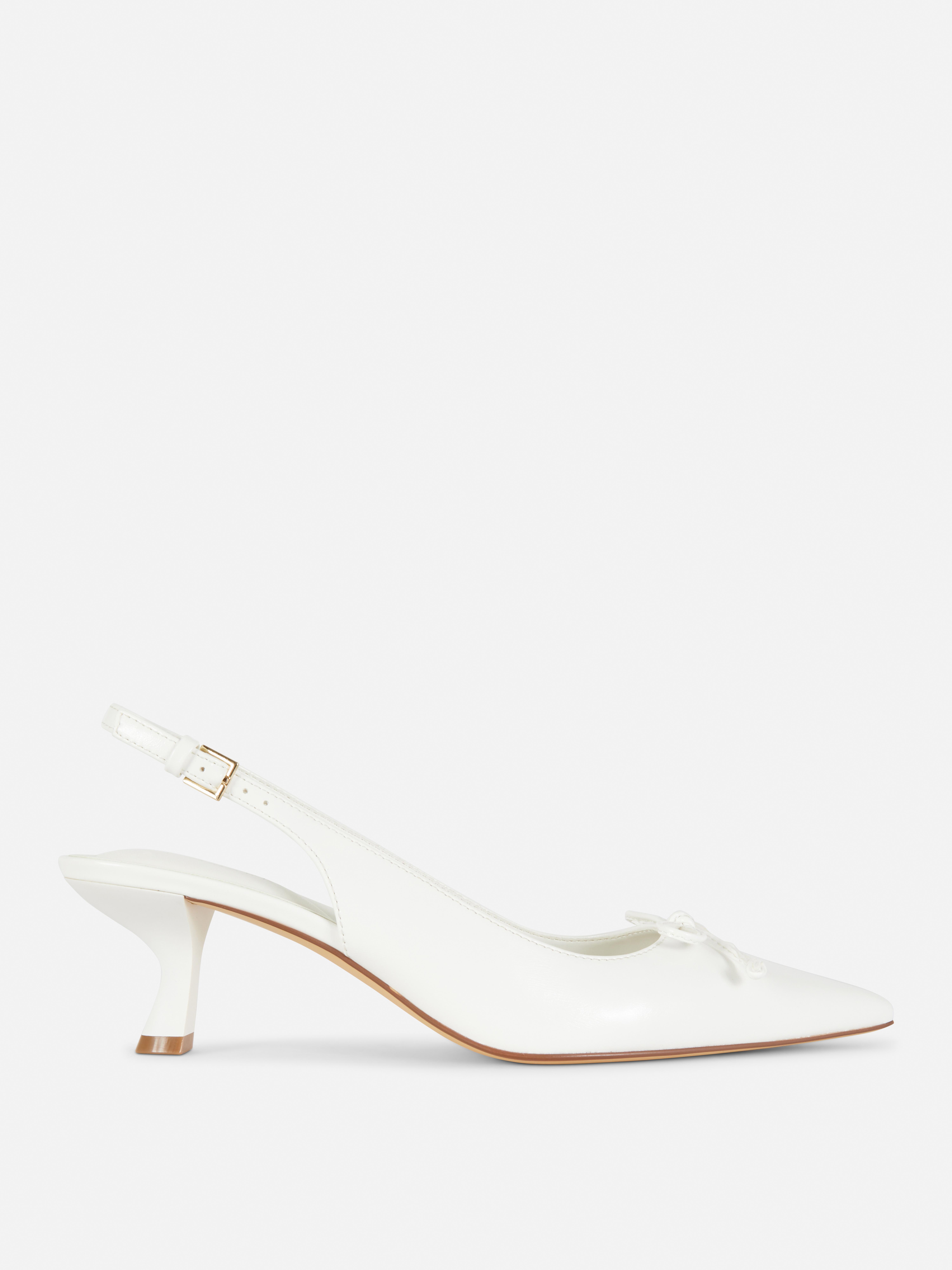 Tacones con tira en el talón y puntera puntiaguda