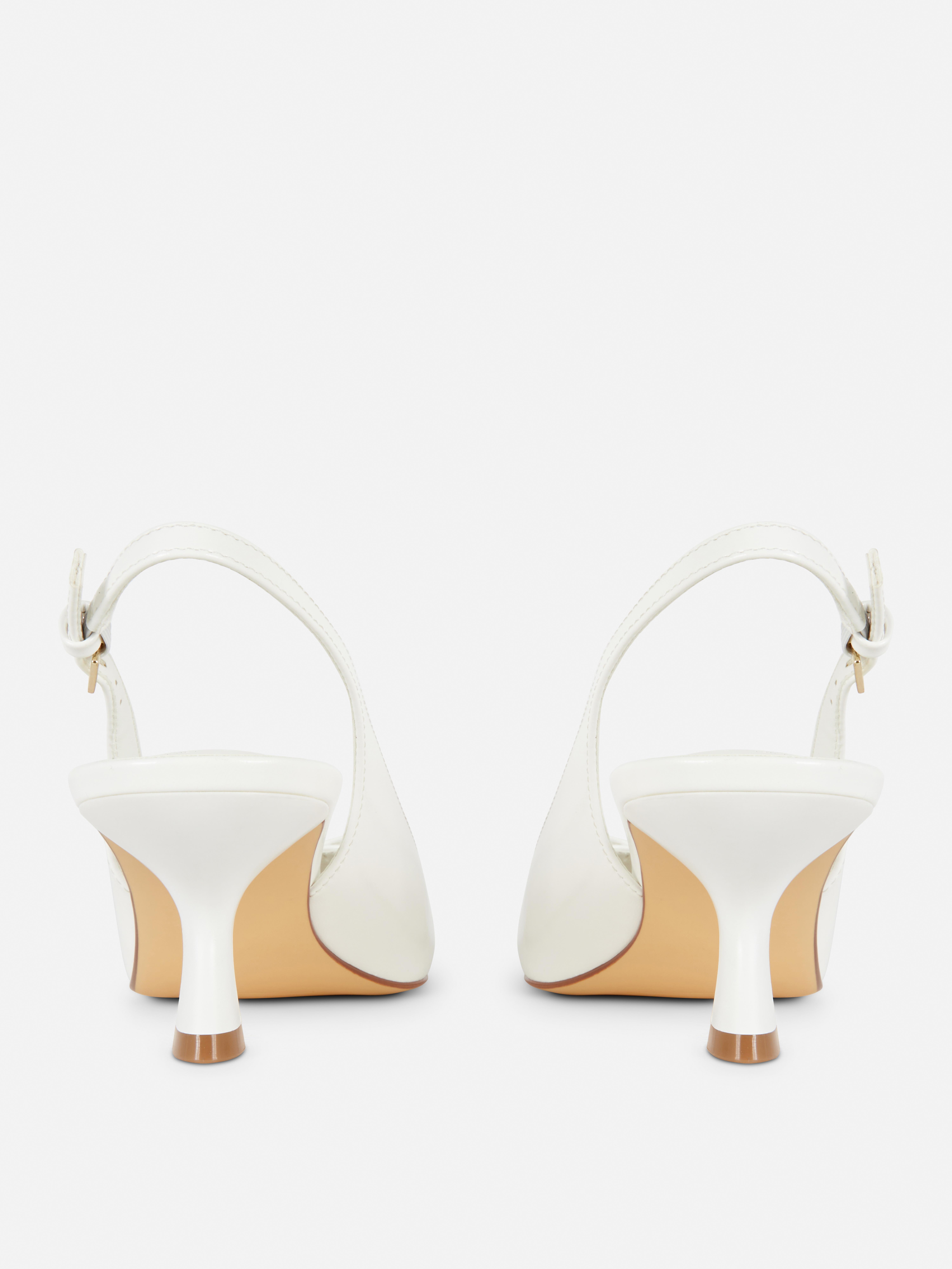 Tacones con tira en el talón y puntera puntiaguda