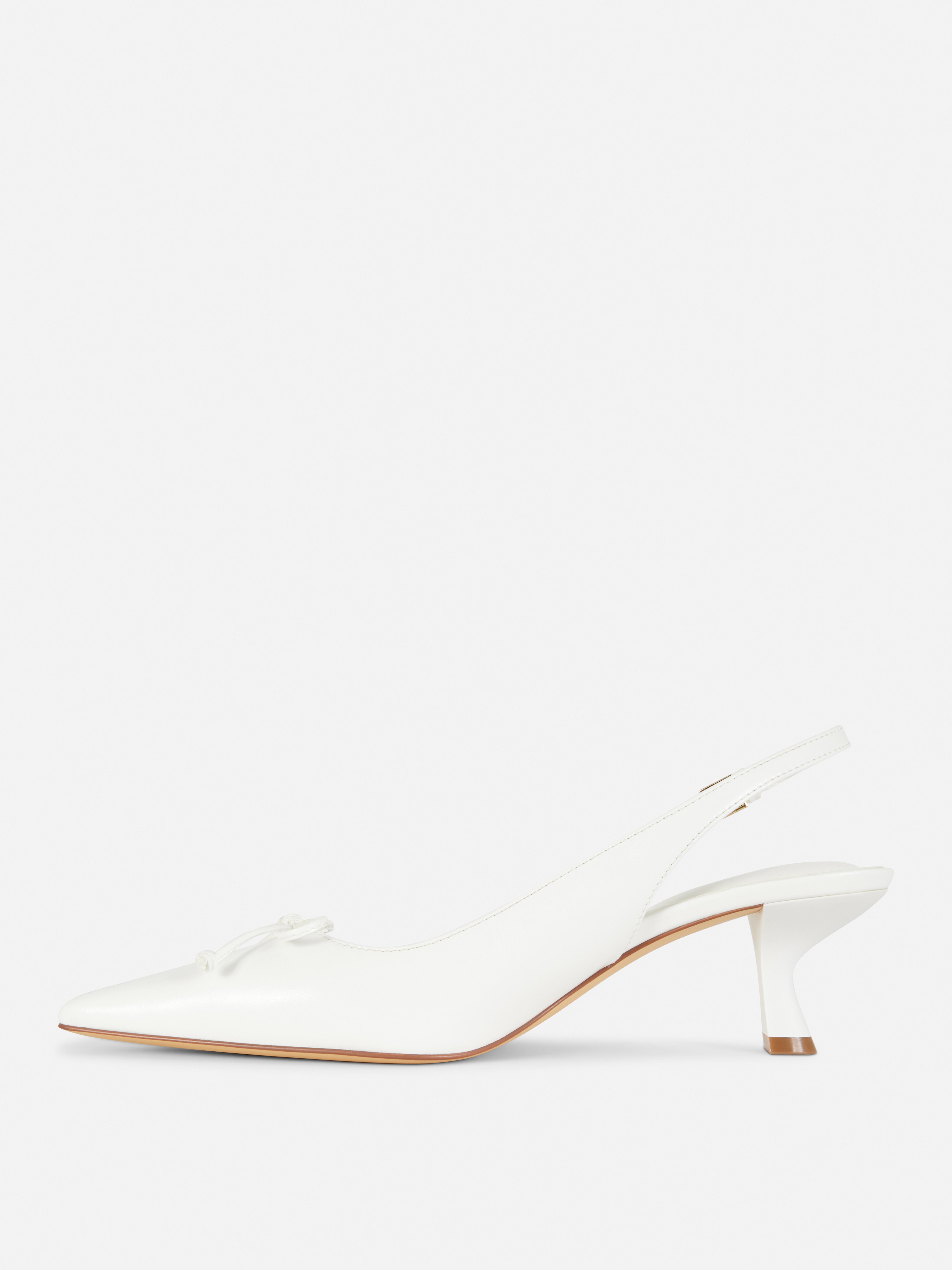 Tacones con tira en el talón y puntera puntiaguda