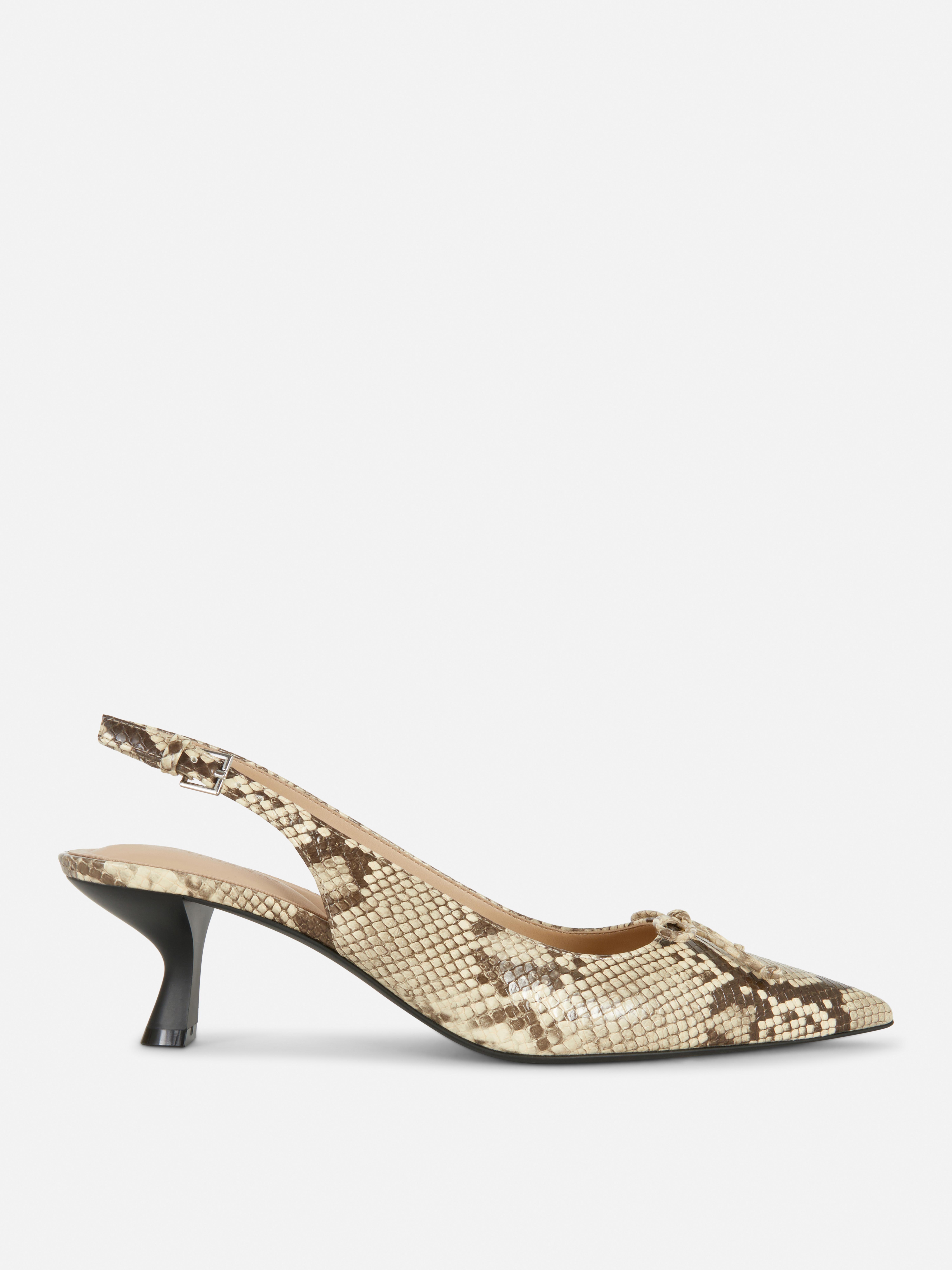 Tacones con tira en el talón y puntera puntiaguda