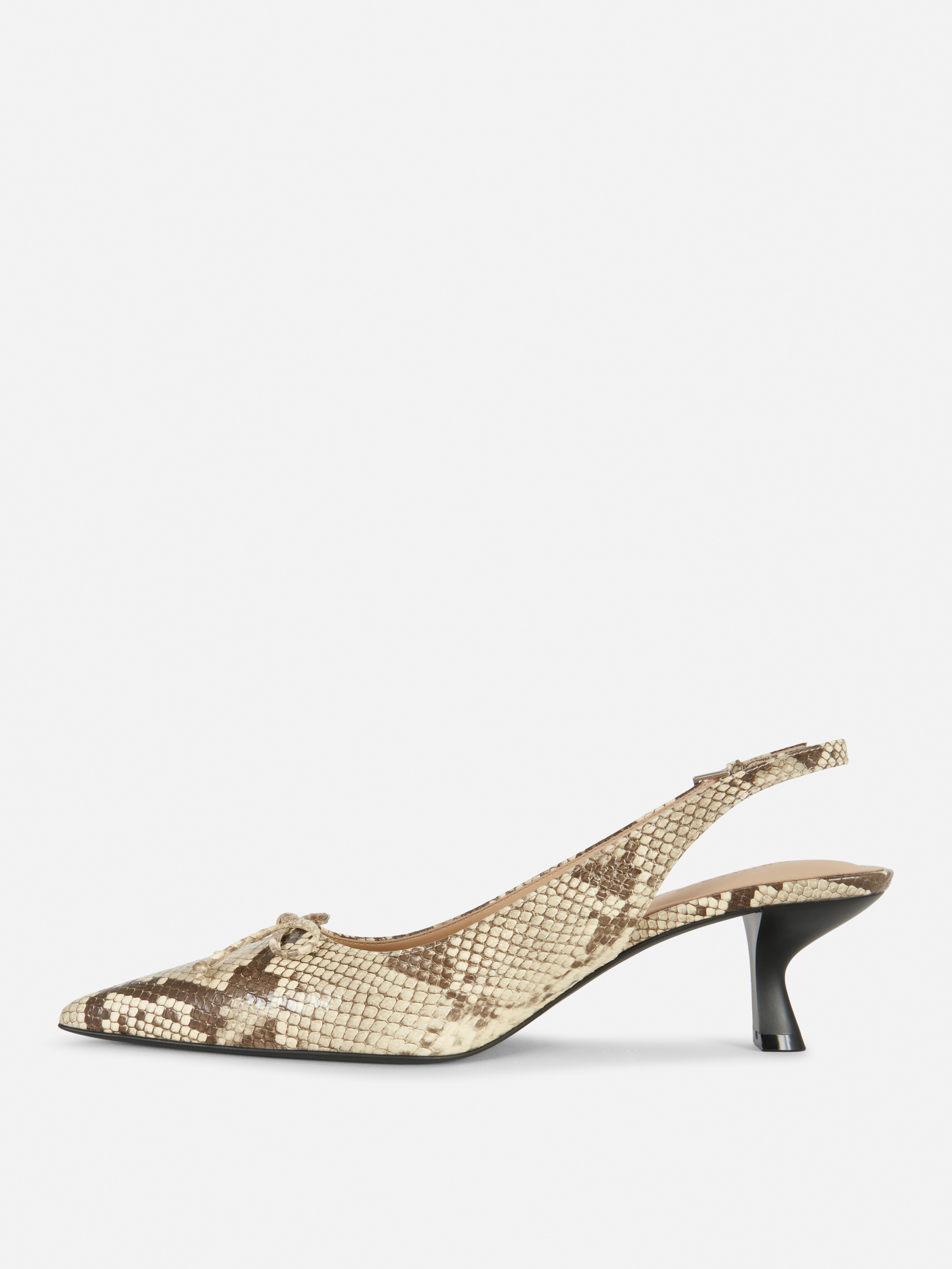 Scarpe aperte sul tallone a punta con tacco