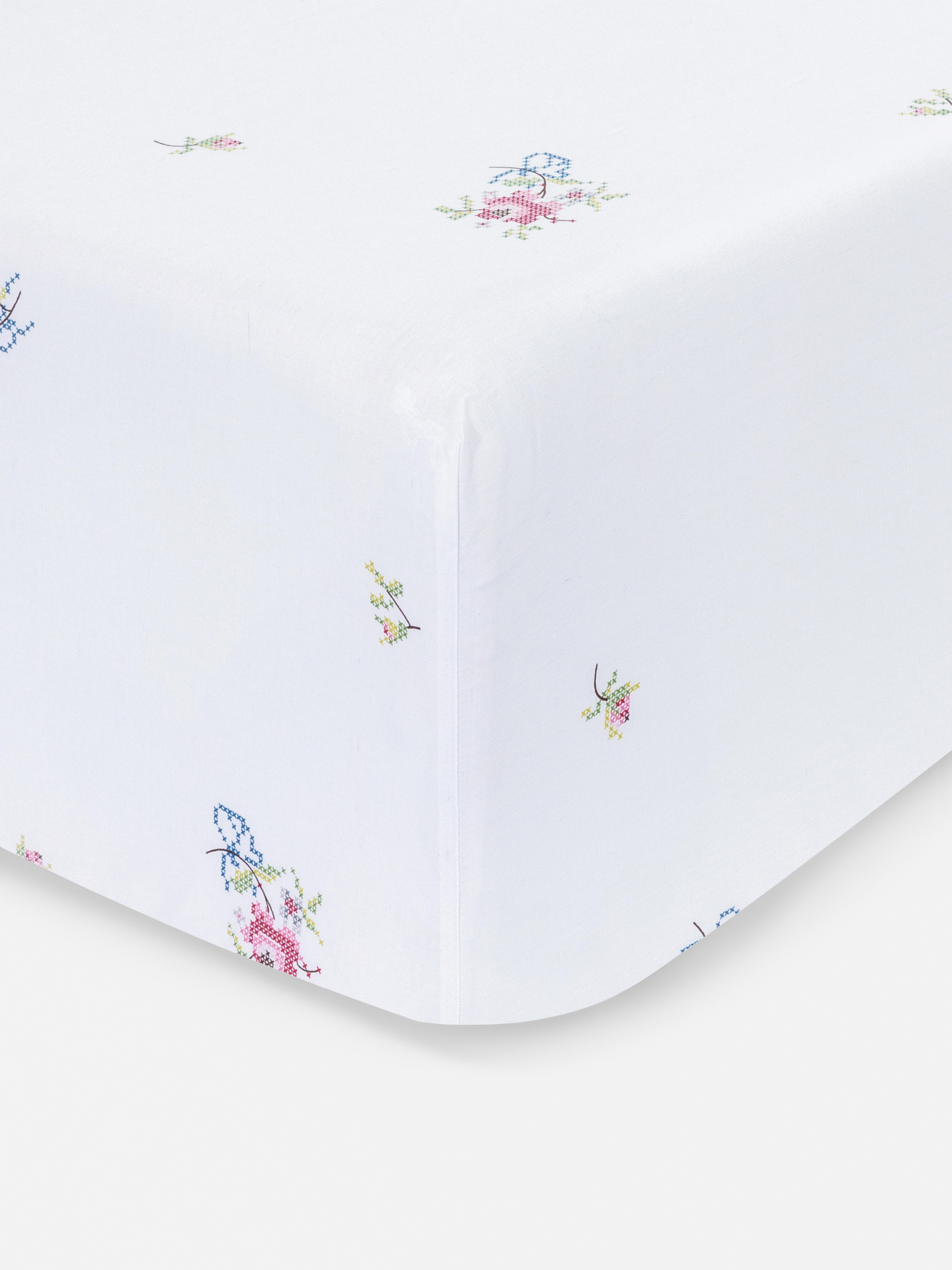 Kingsize hoeslaken, bloemmotief in kruissteek