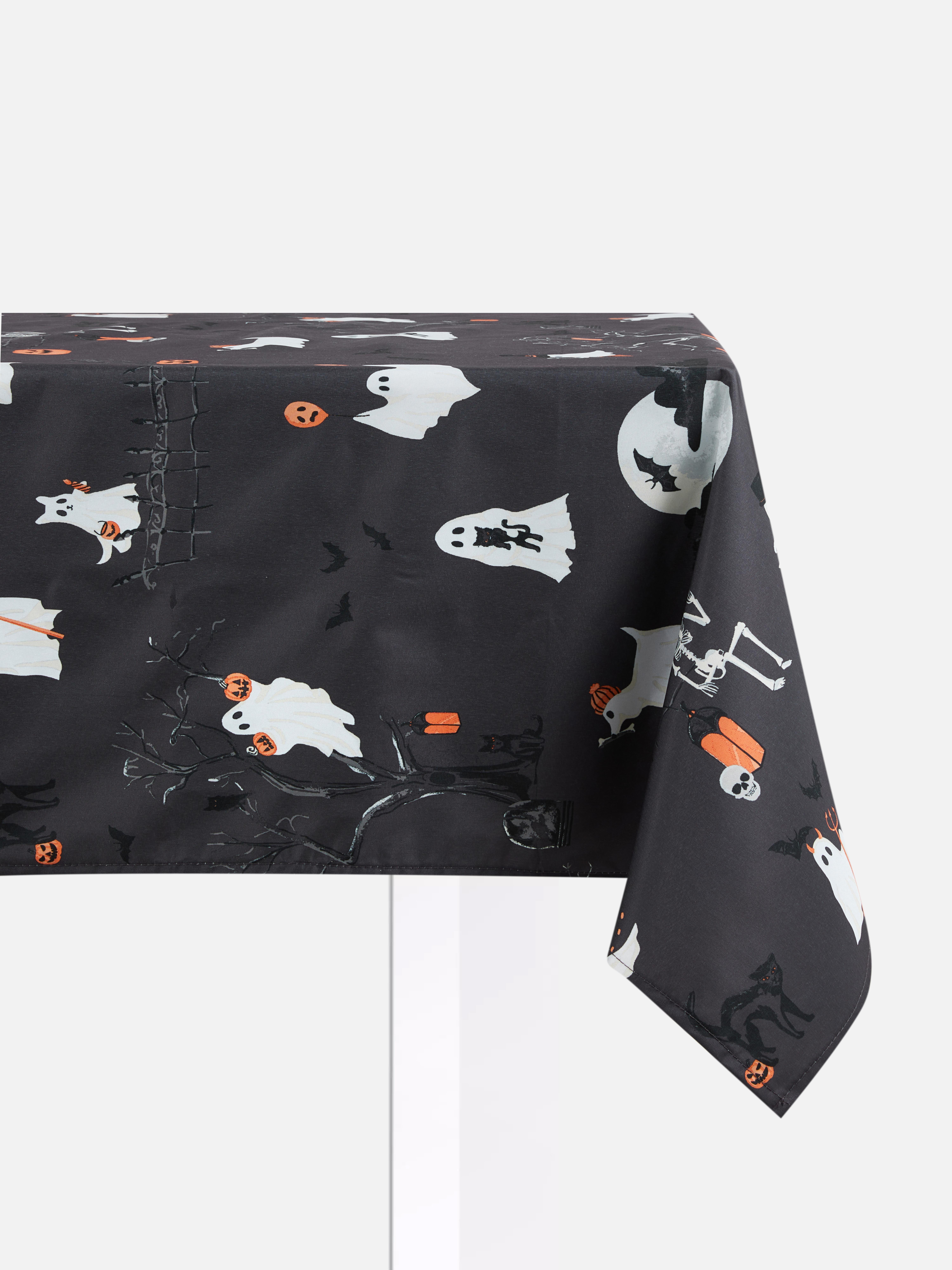 Mantel con fantasmas de Halloween