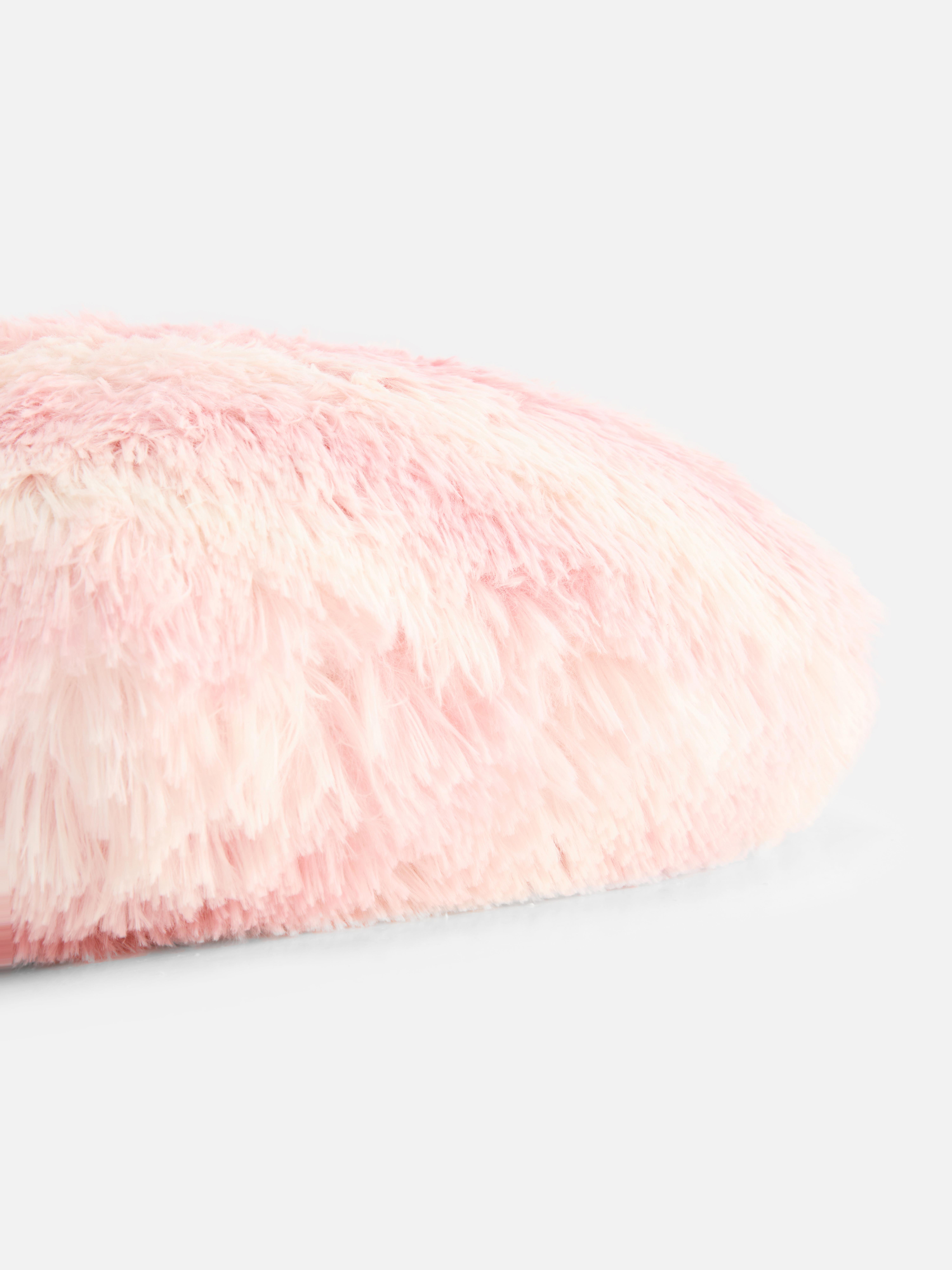 Pernă pufoasă în formă de inimă