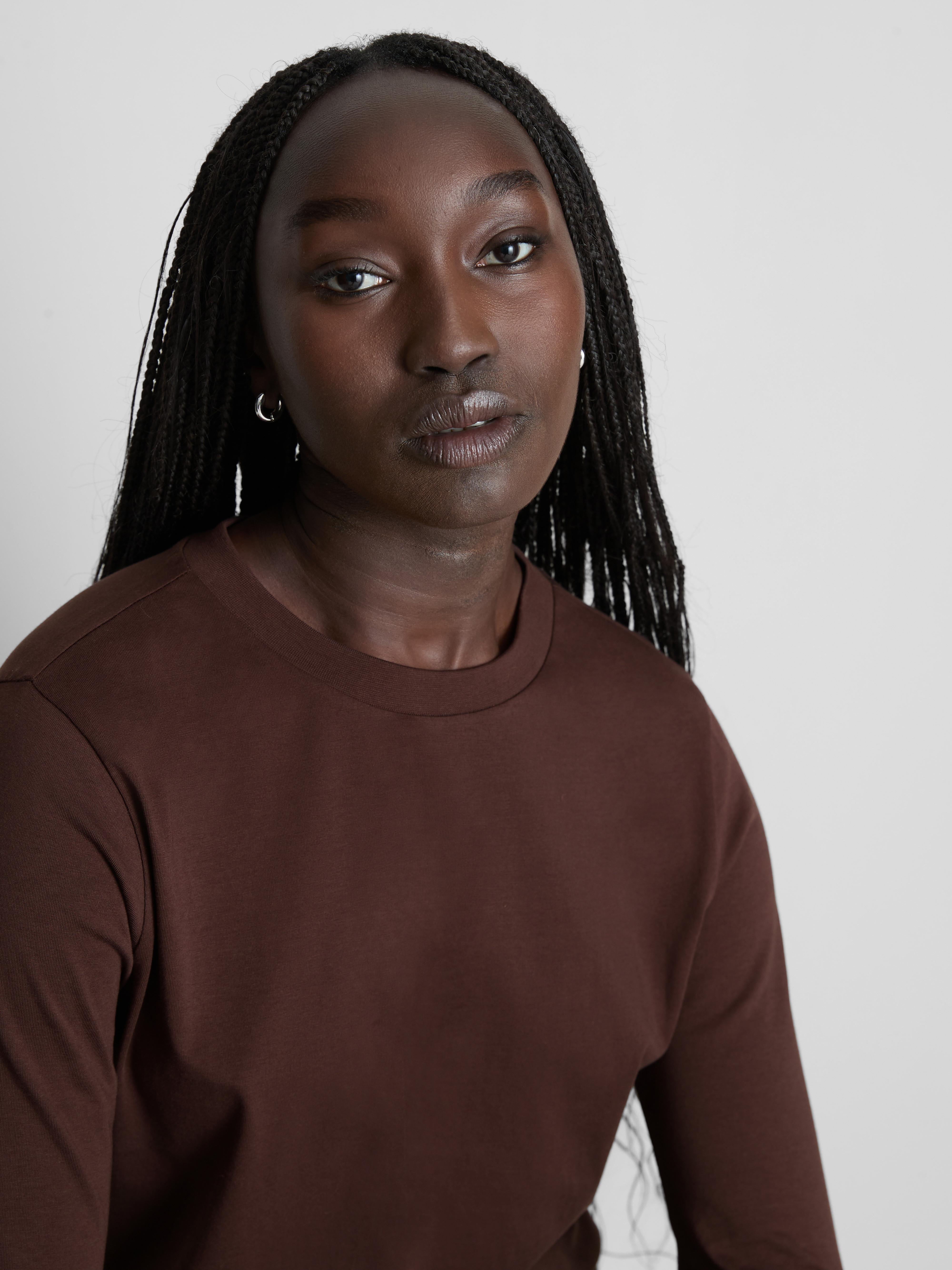 Základný model bavlneného trička s výstrihom ku krku