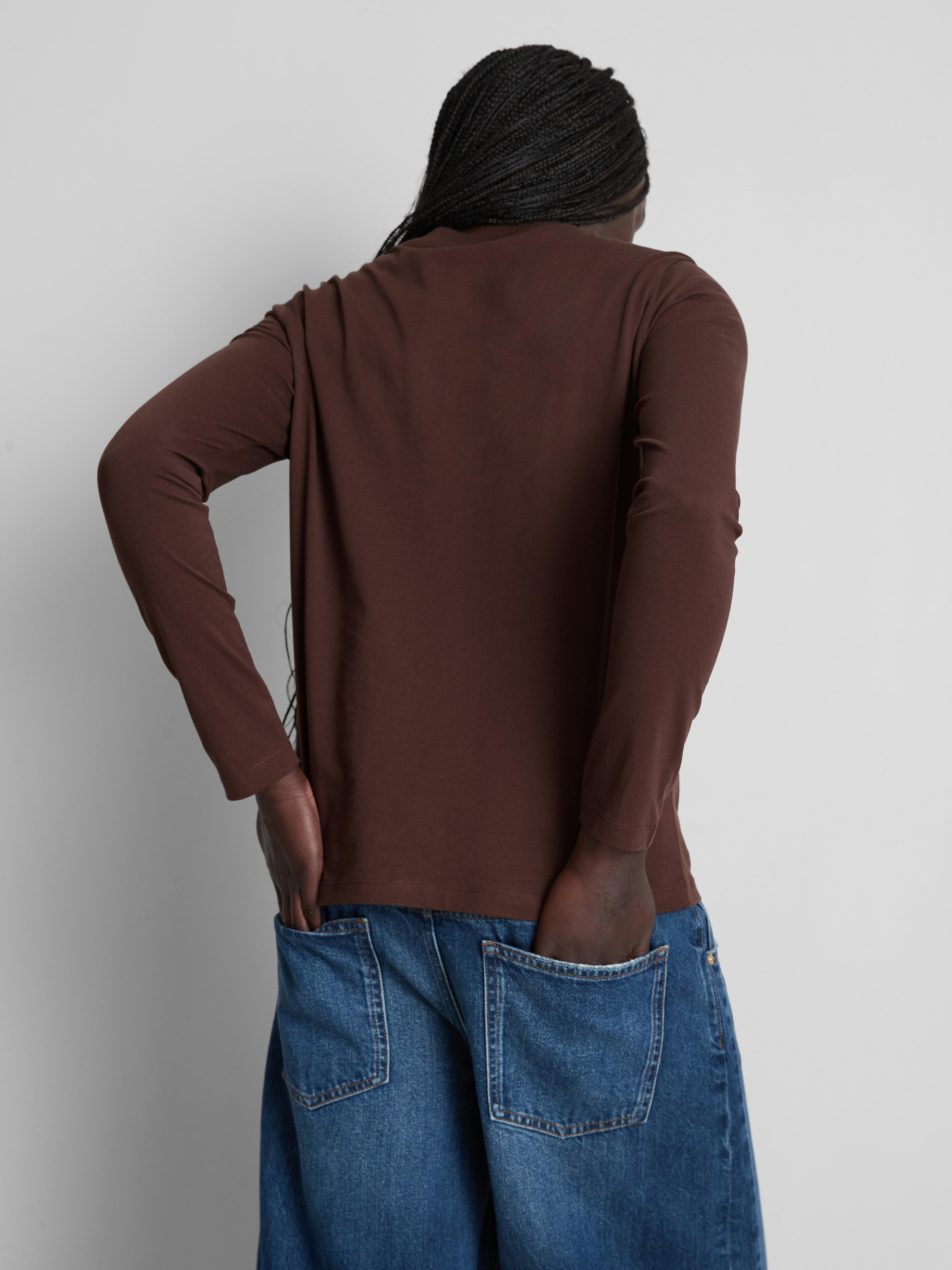 Základný model bavlneného trička s výstrihom ku krku