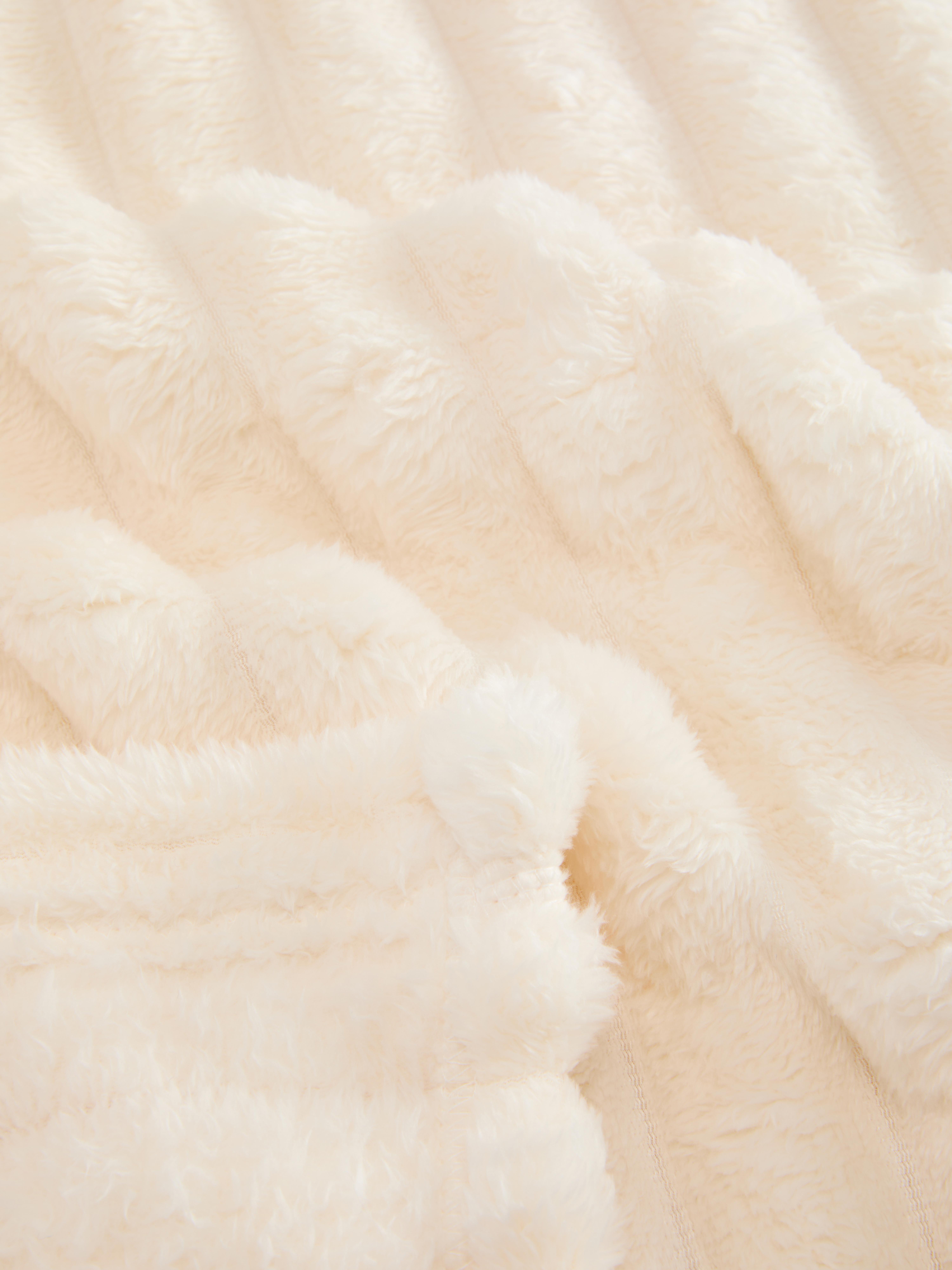 Larger Ribbed Throw