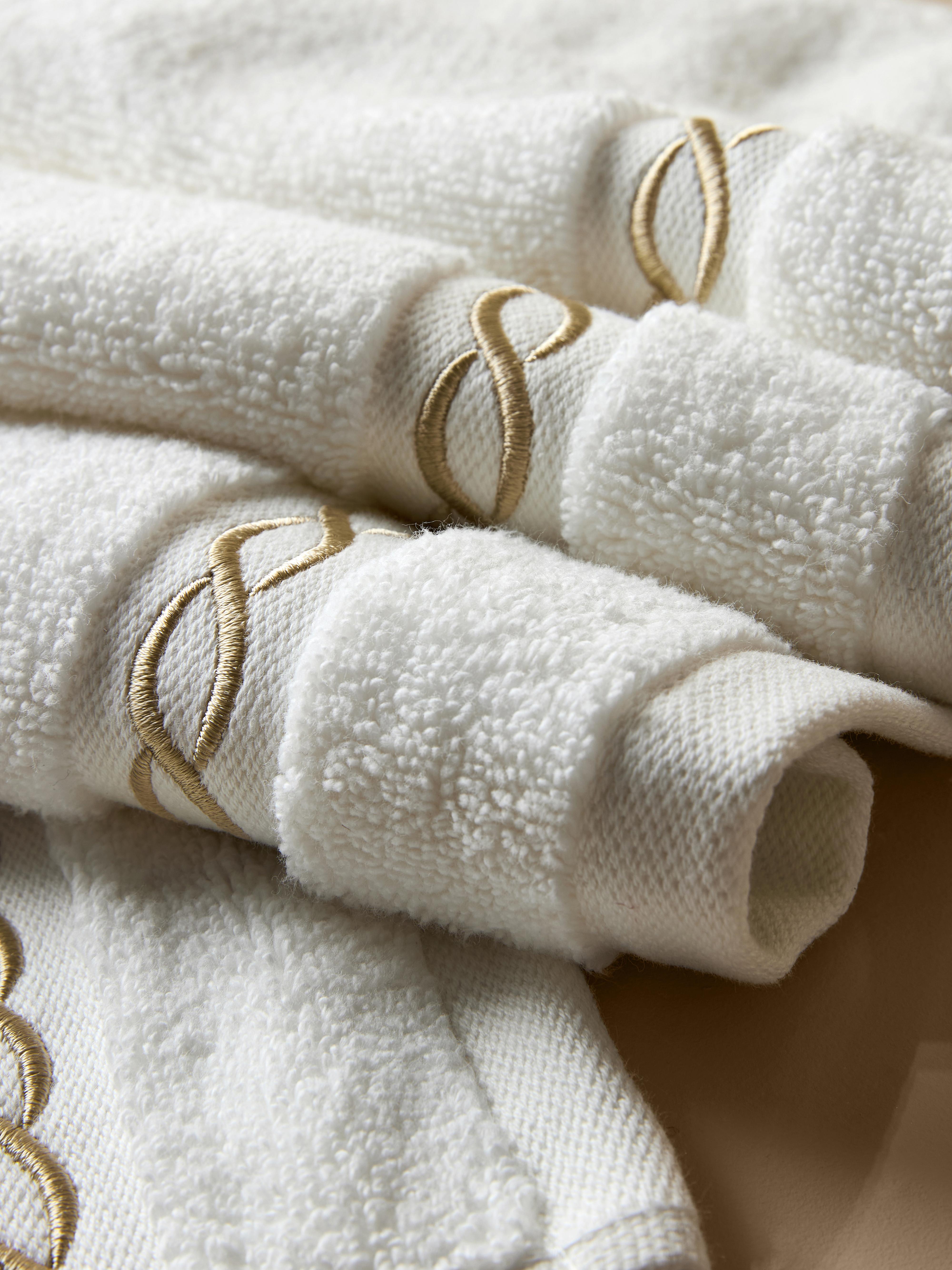 Lot de 2 serviettes de toilette brodées The Edit