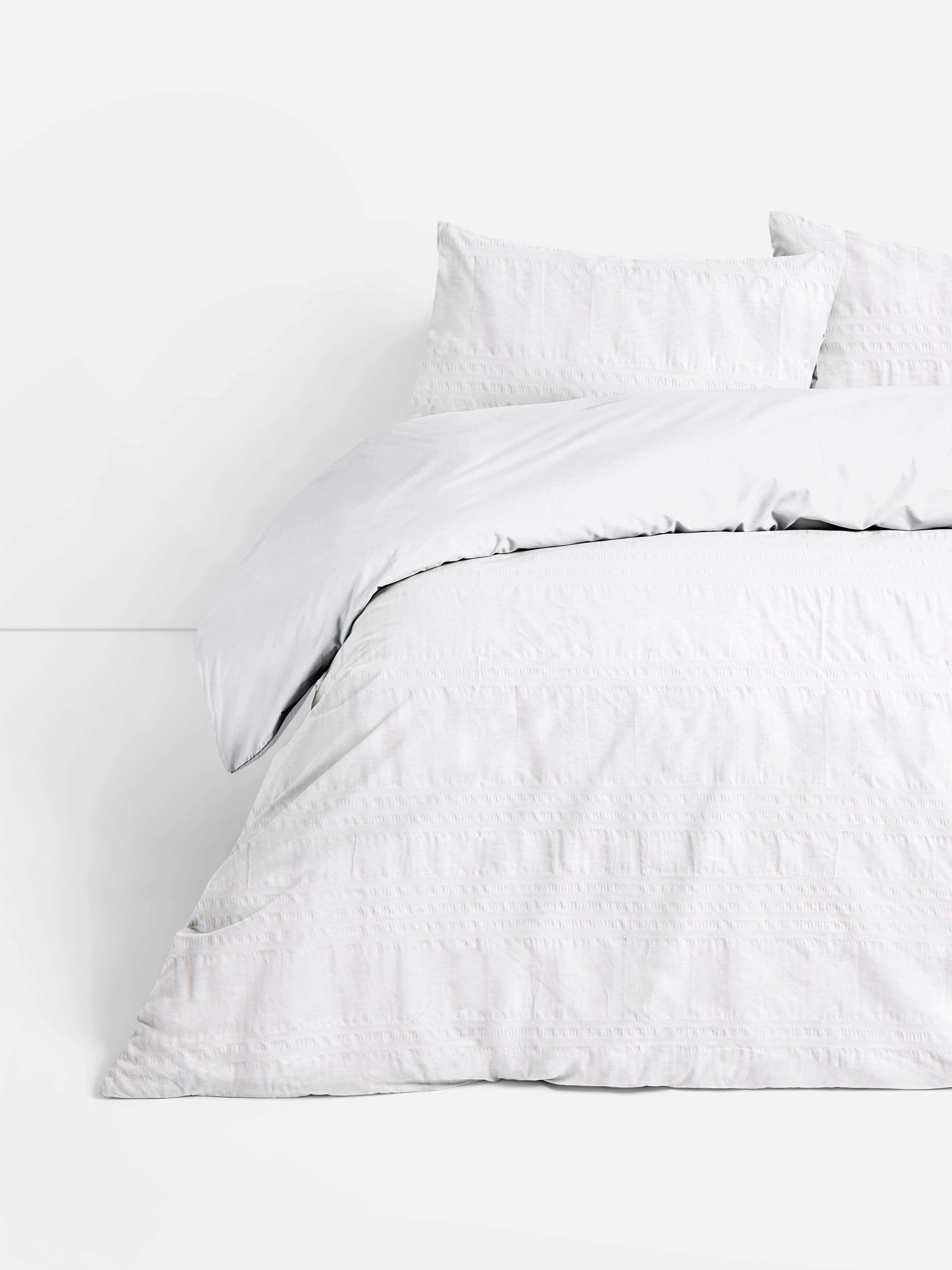 Seersucker King Sized Duvet Cover Set