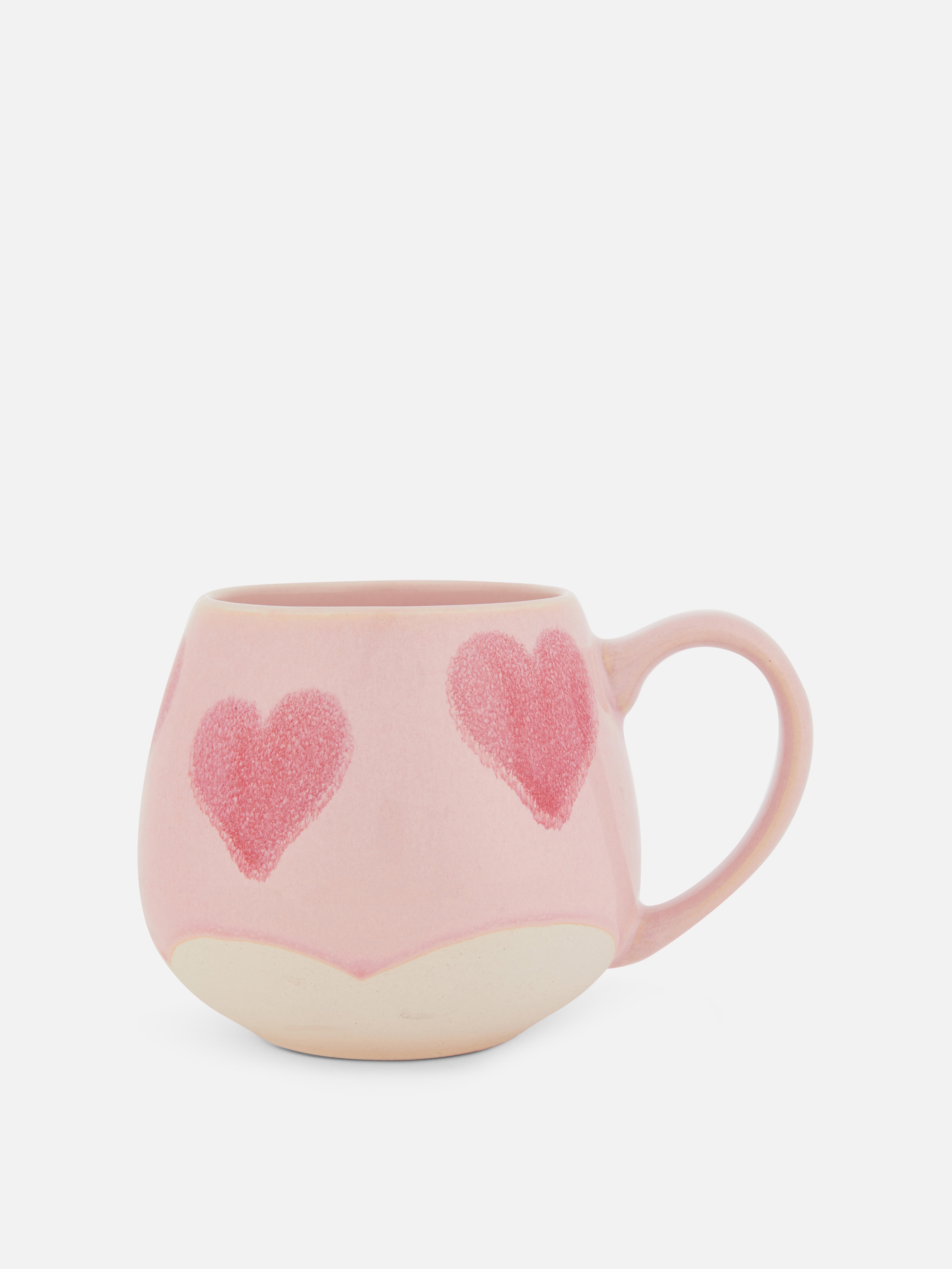Taza de cerámica con corazones