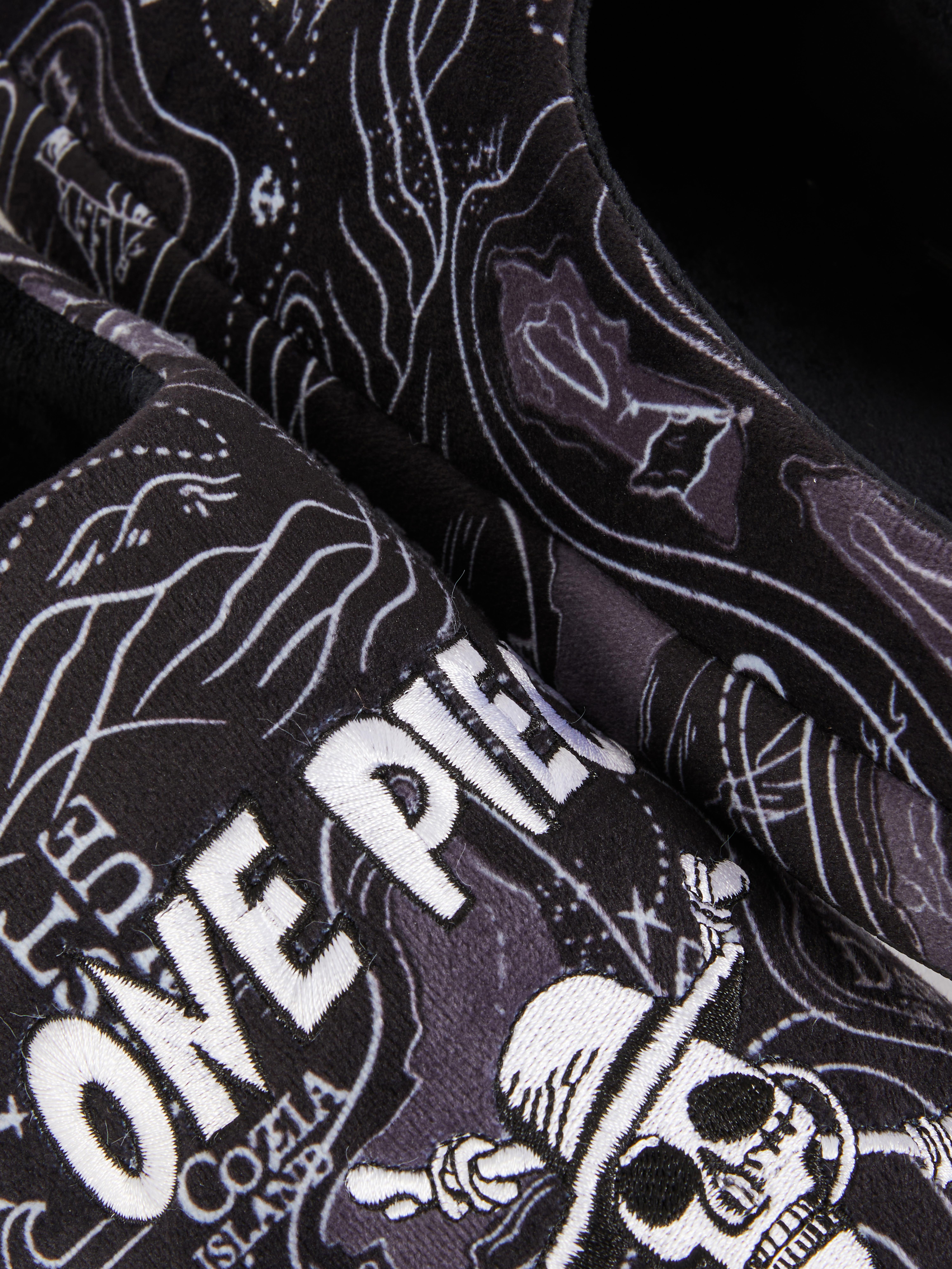 „One Piece" Hausschuhe mit Grandline-Kartenmotiv