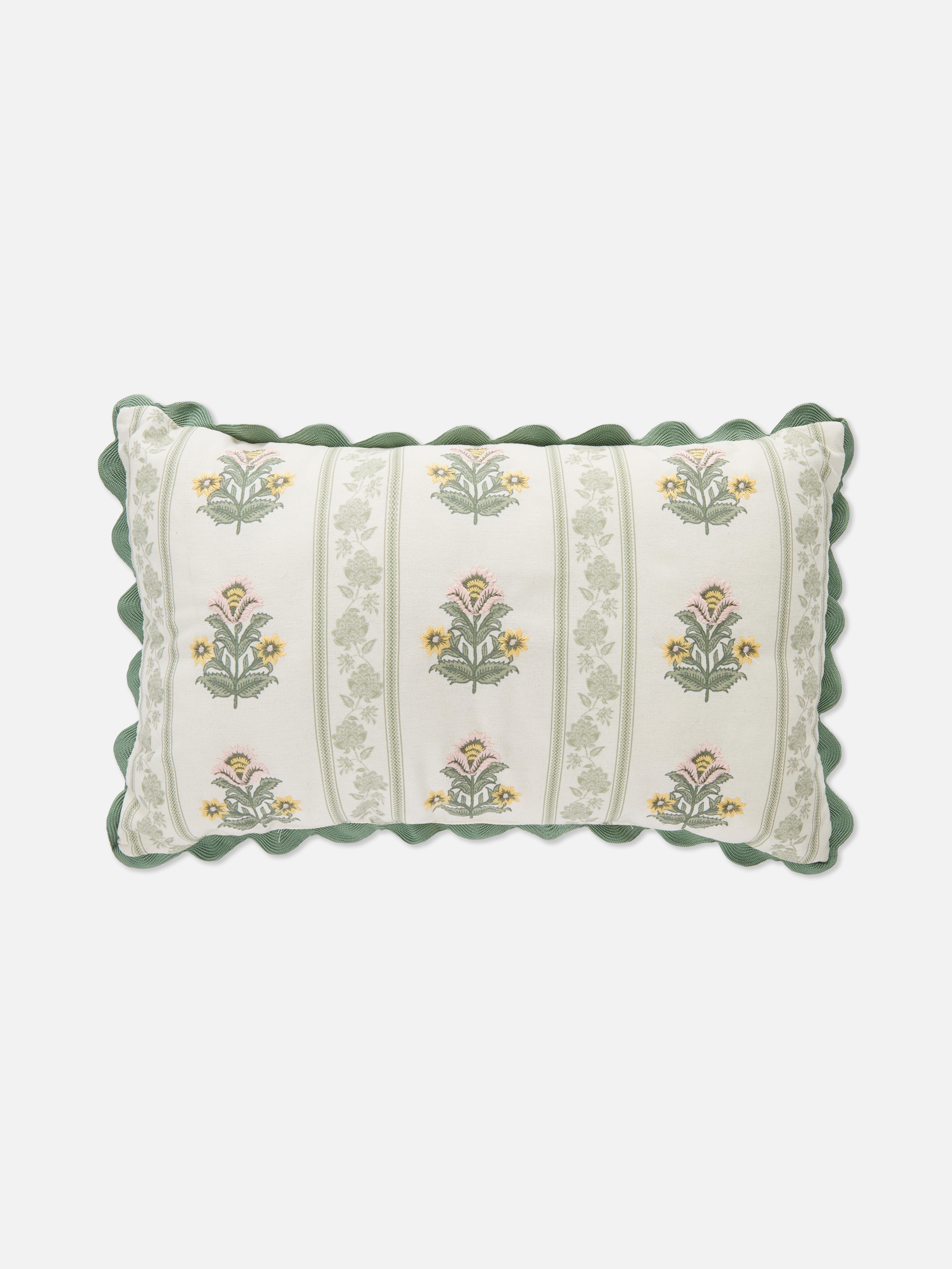 Almofada retangular padrão floral