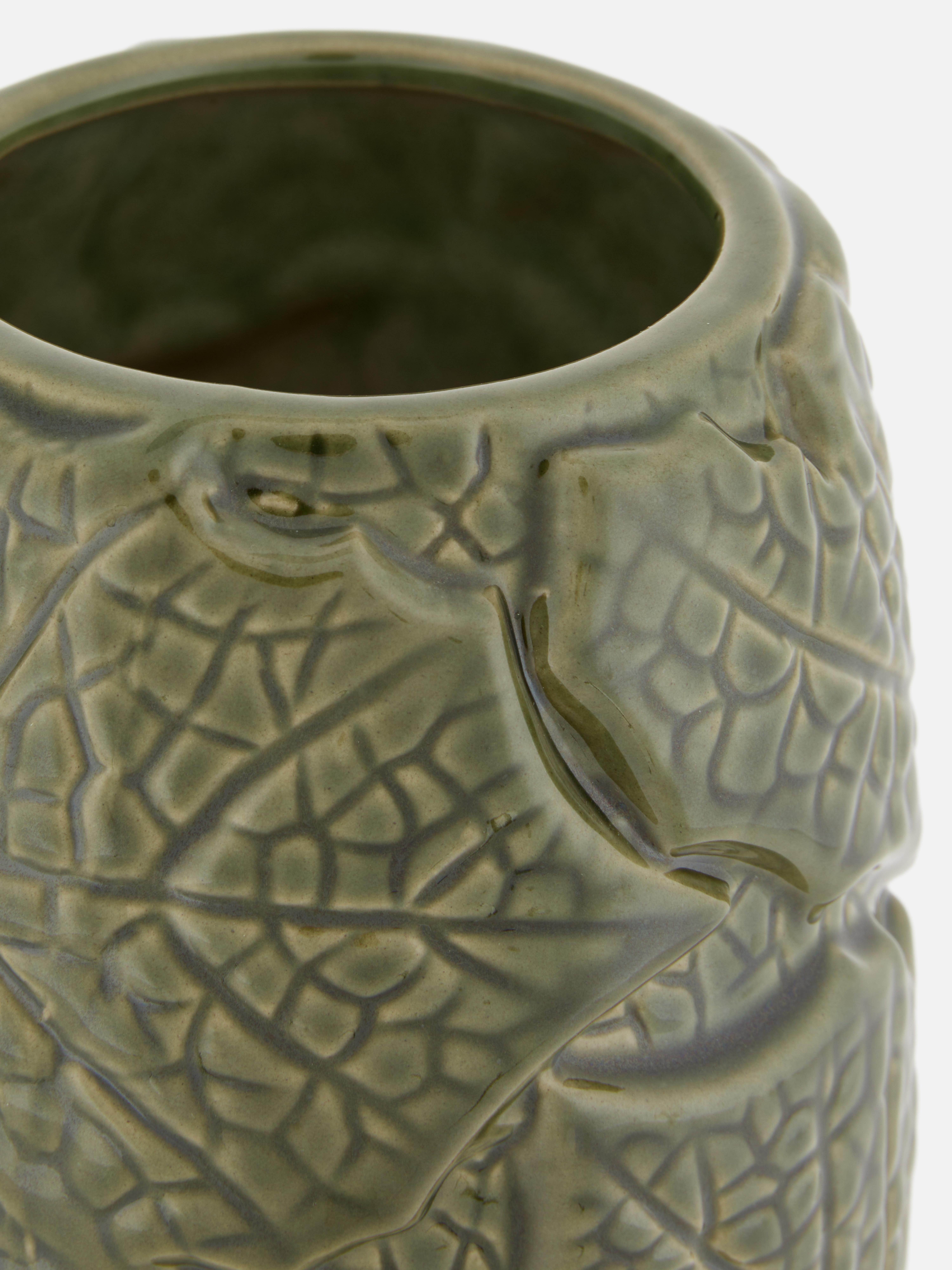 Vase mit Blattprägung