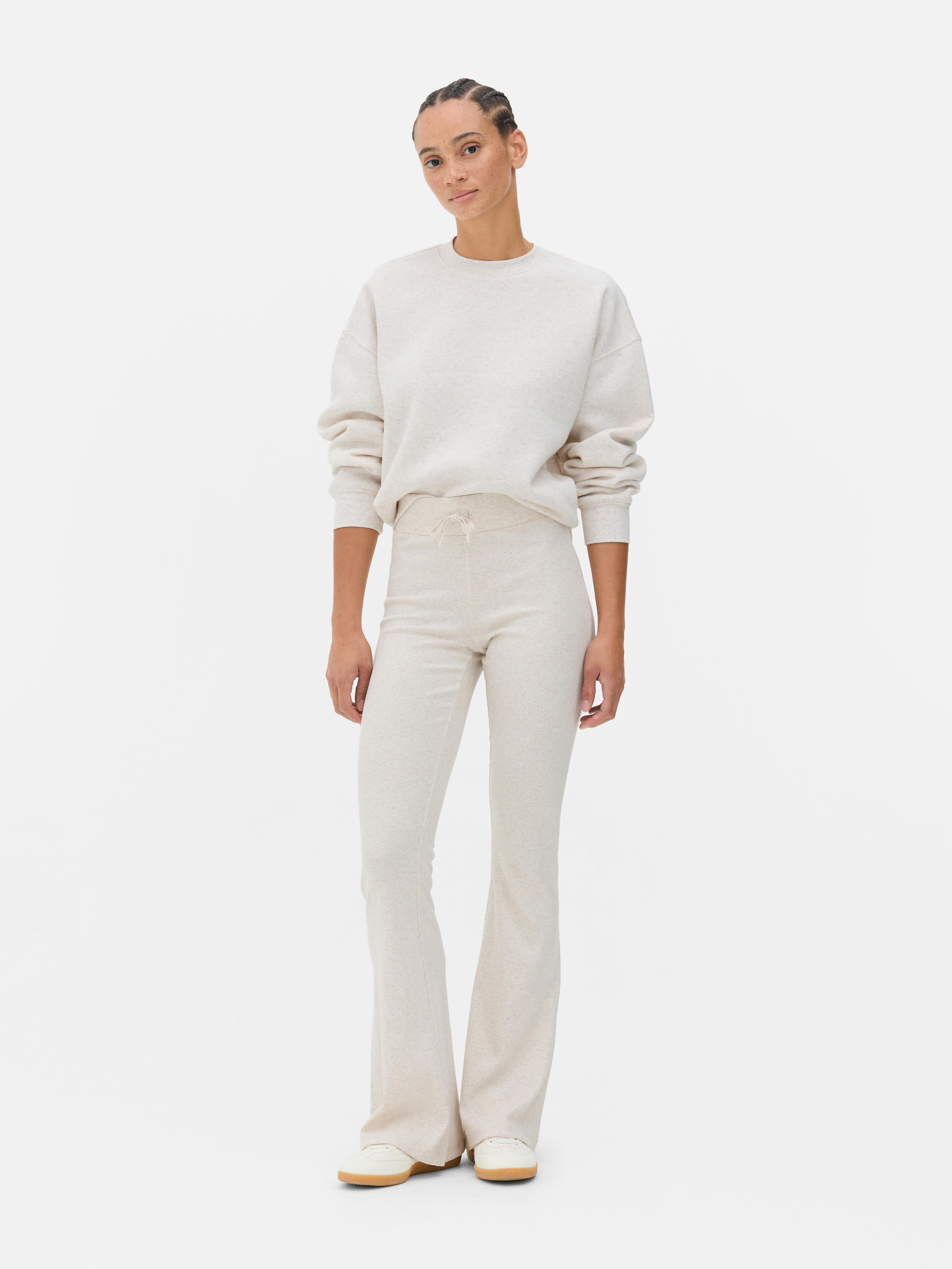 Gerippte Leggings mit ausgestelltem Bein