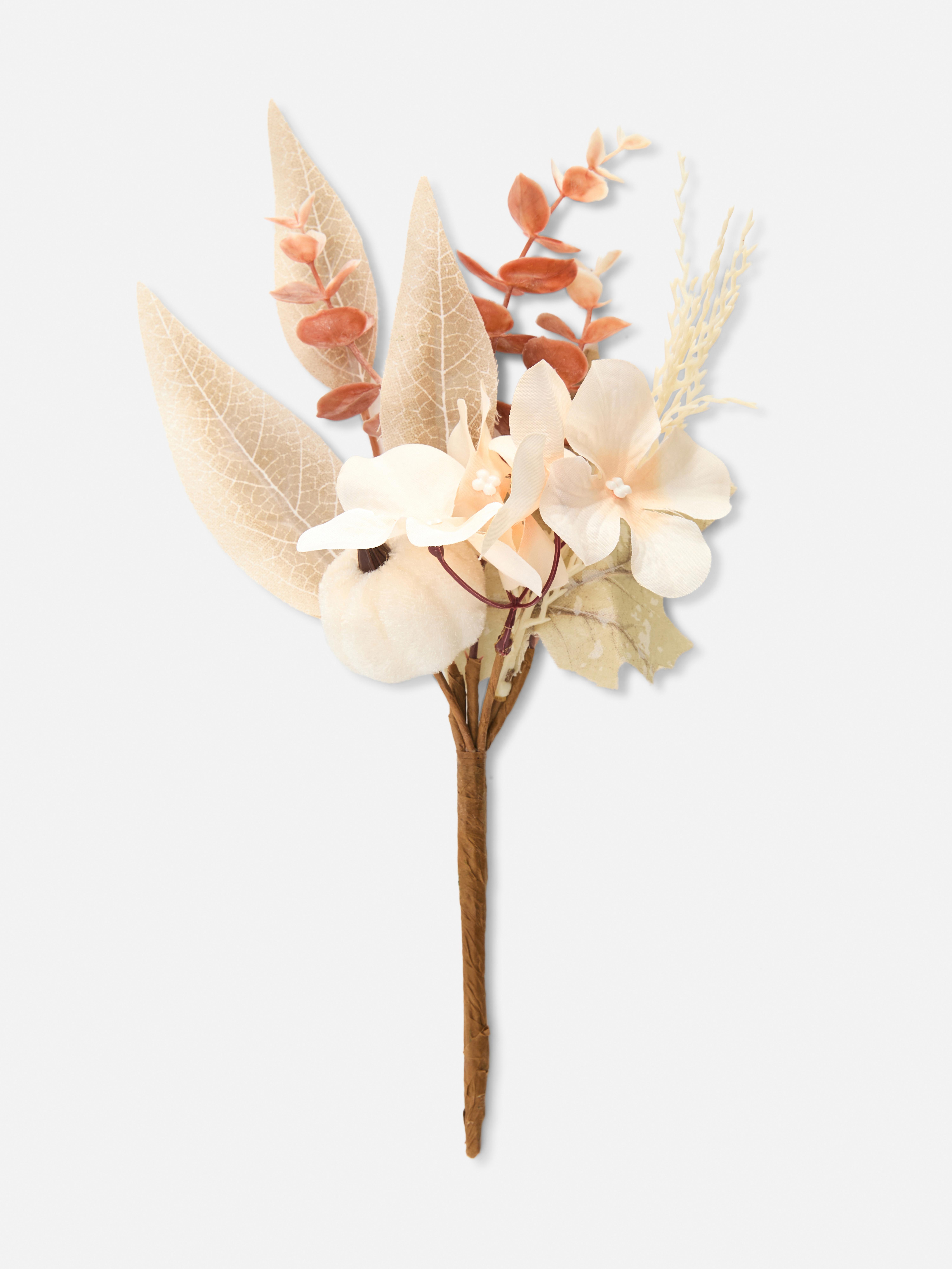 Künstlicher Blumenzweig in herbstlicher Optik