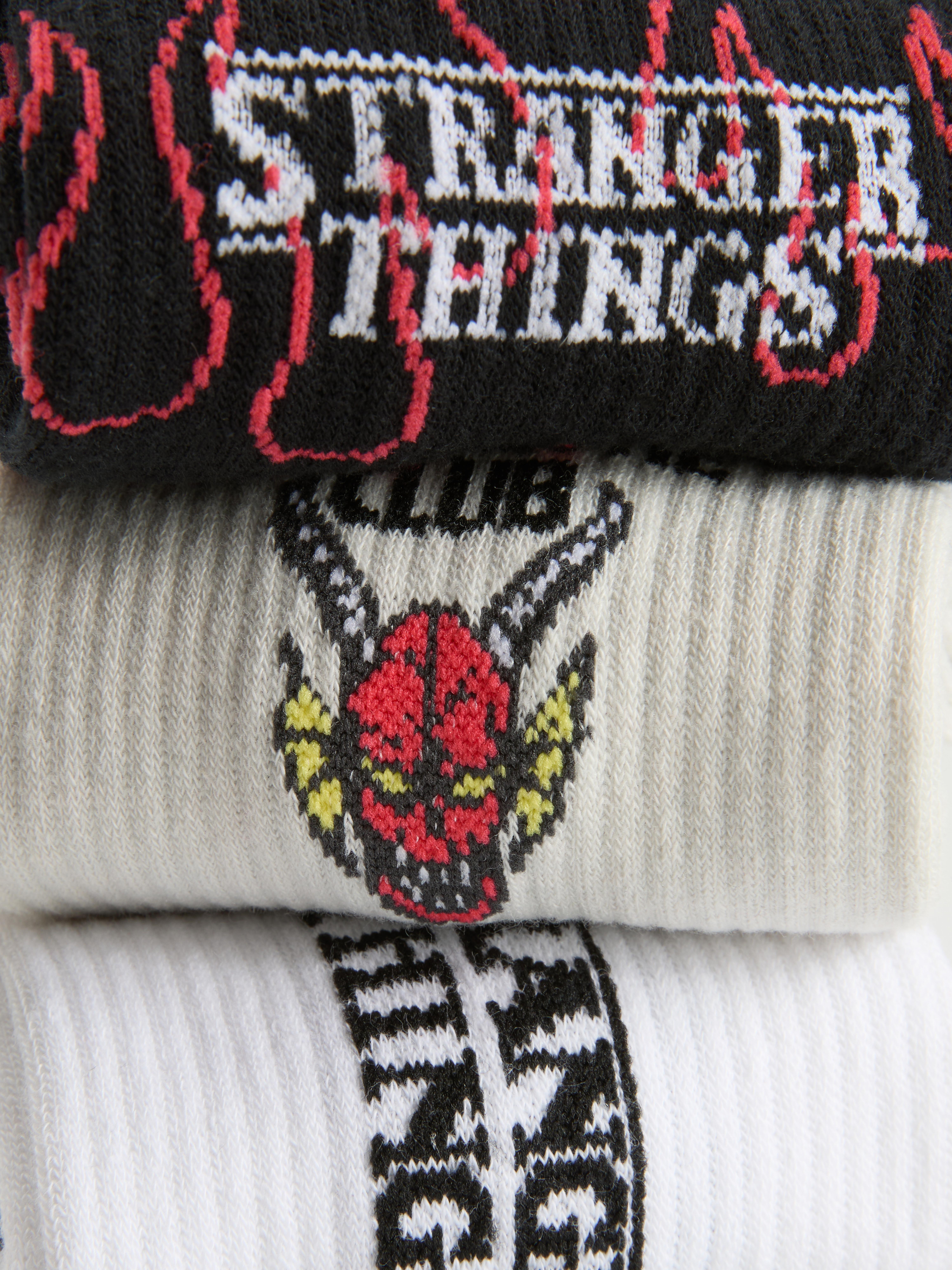Pack Stranger Things Hellfire Club - Édition Collector Avec Pin's, Tote Bag Et Dé Squishy