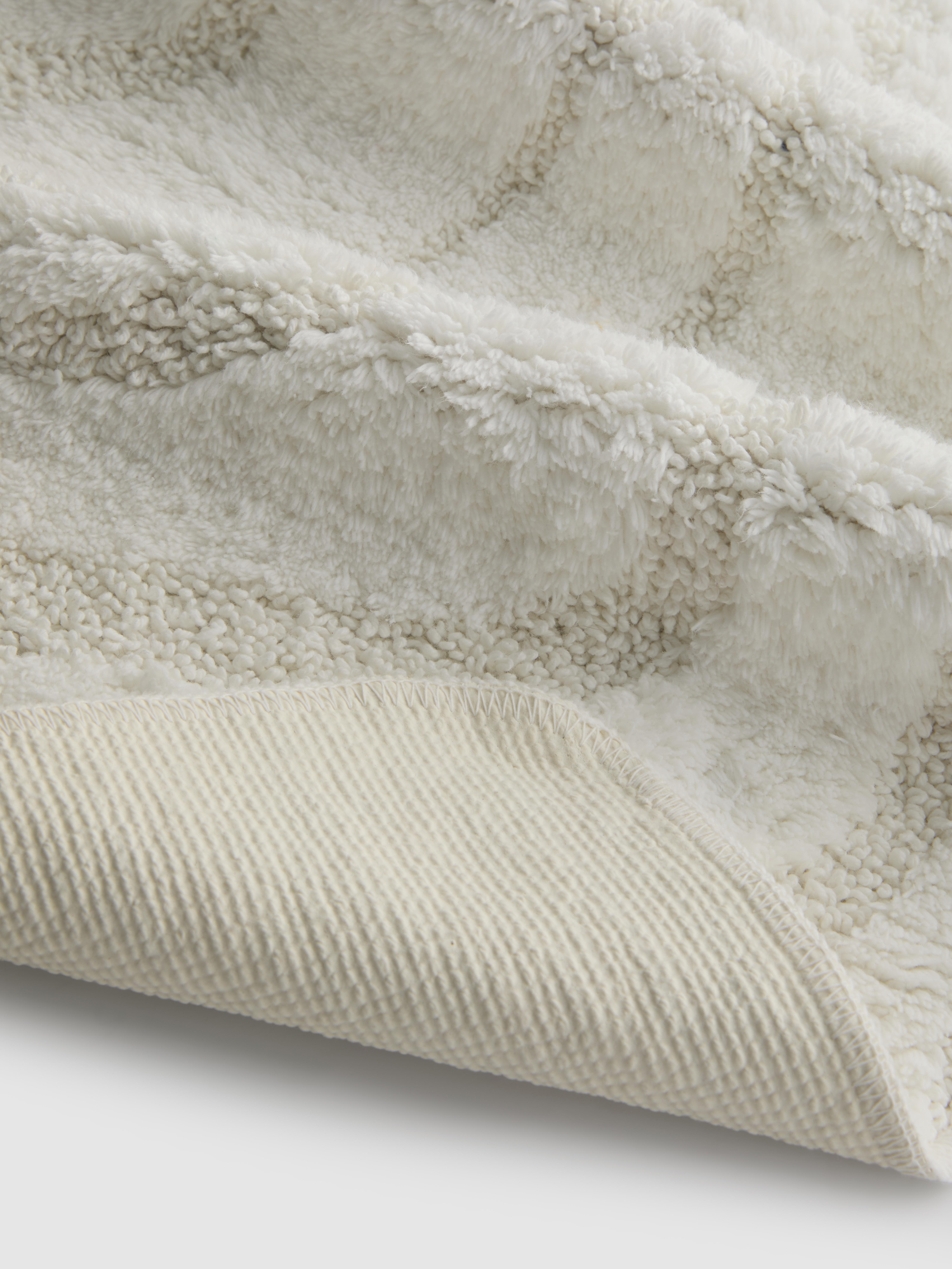 Swirl Texture Bath Mat