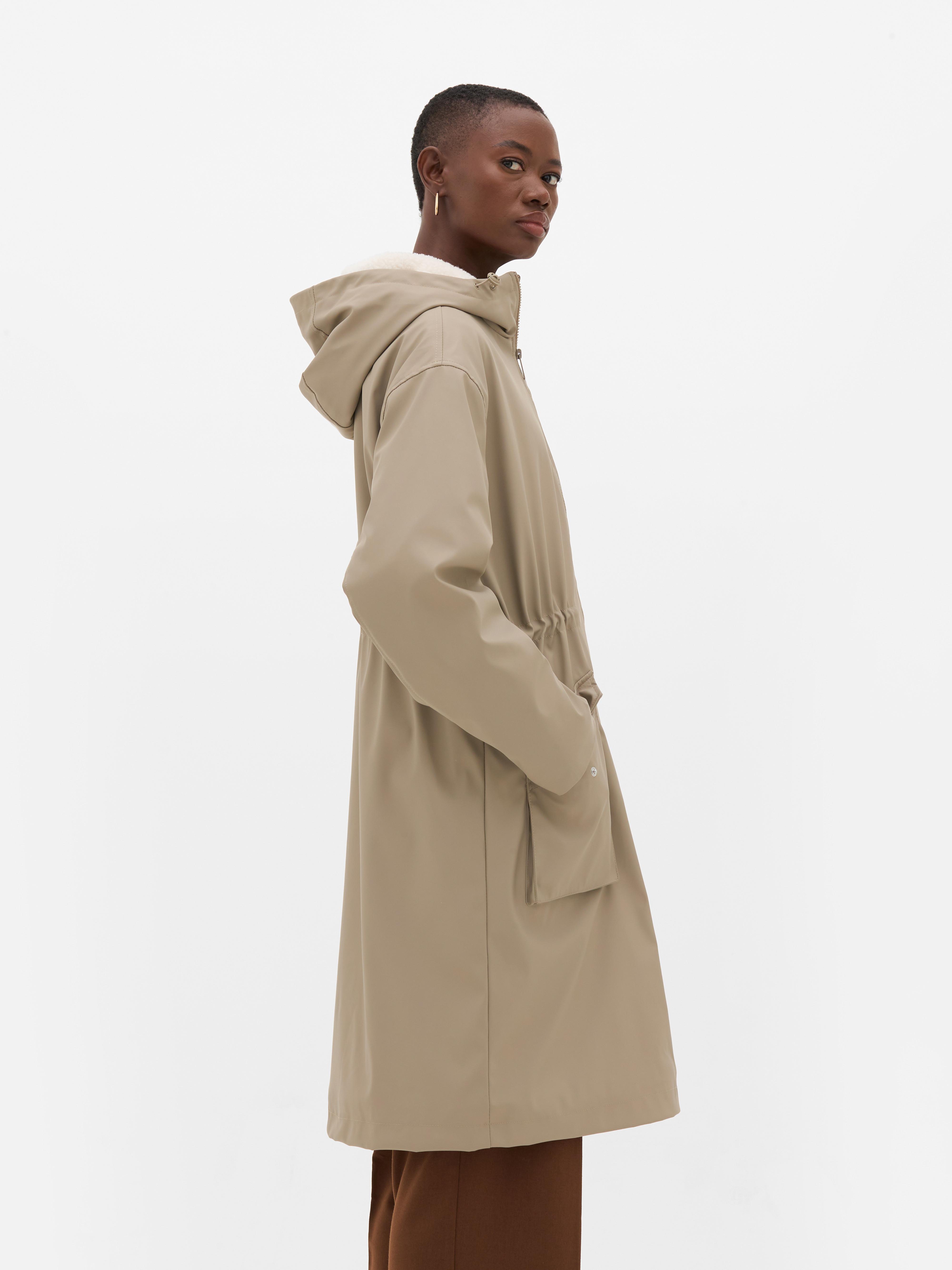 Lange Regenjacke mit Borgfutter