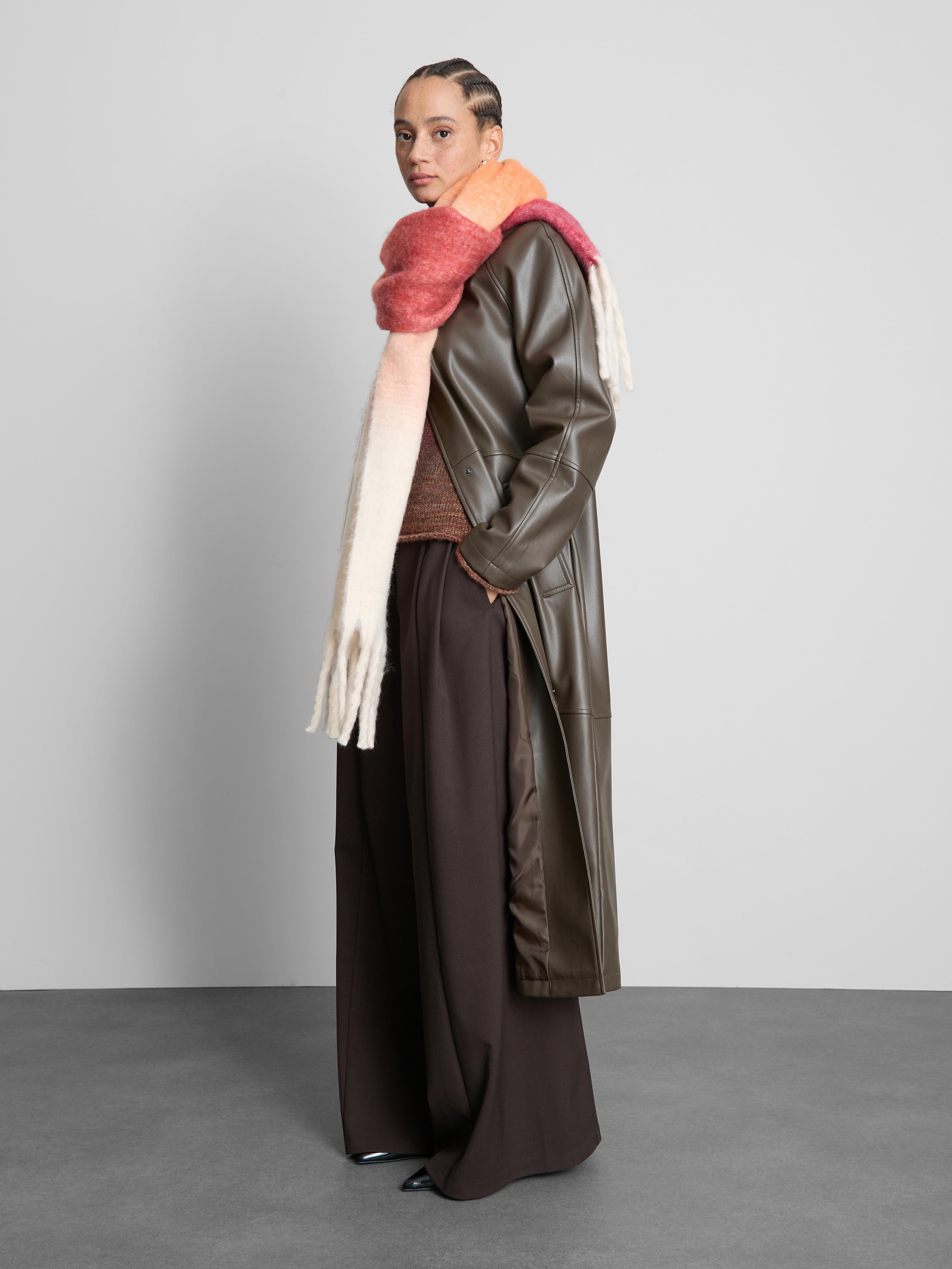 Manteau long en simili cuir Paula Echevarría