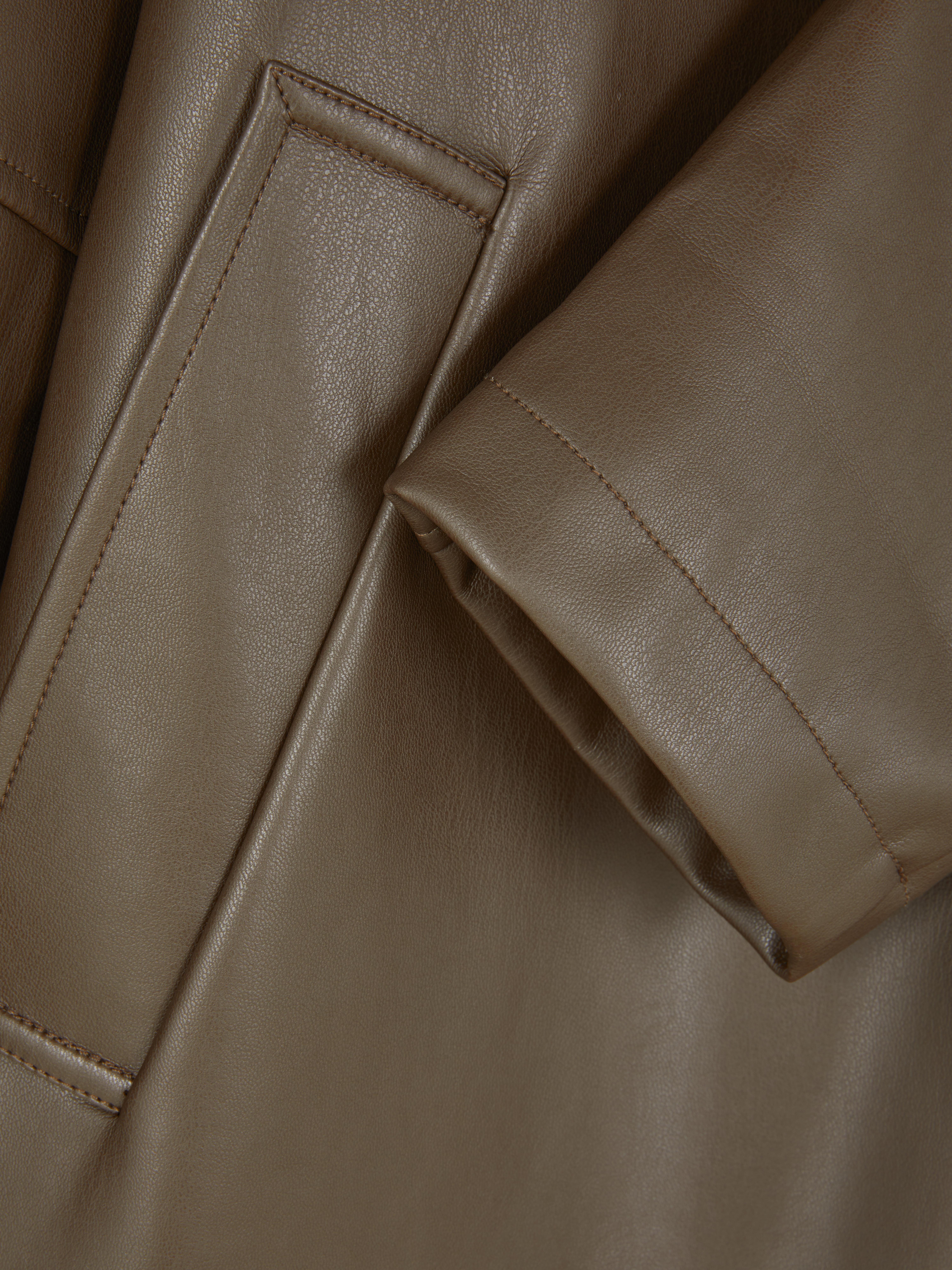 Manteau long en simili cuir Paula Echevarría