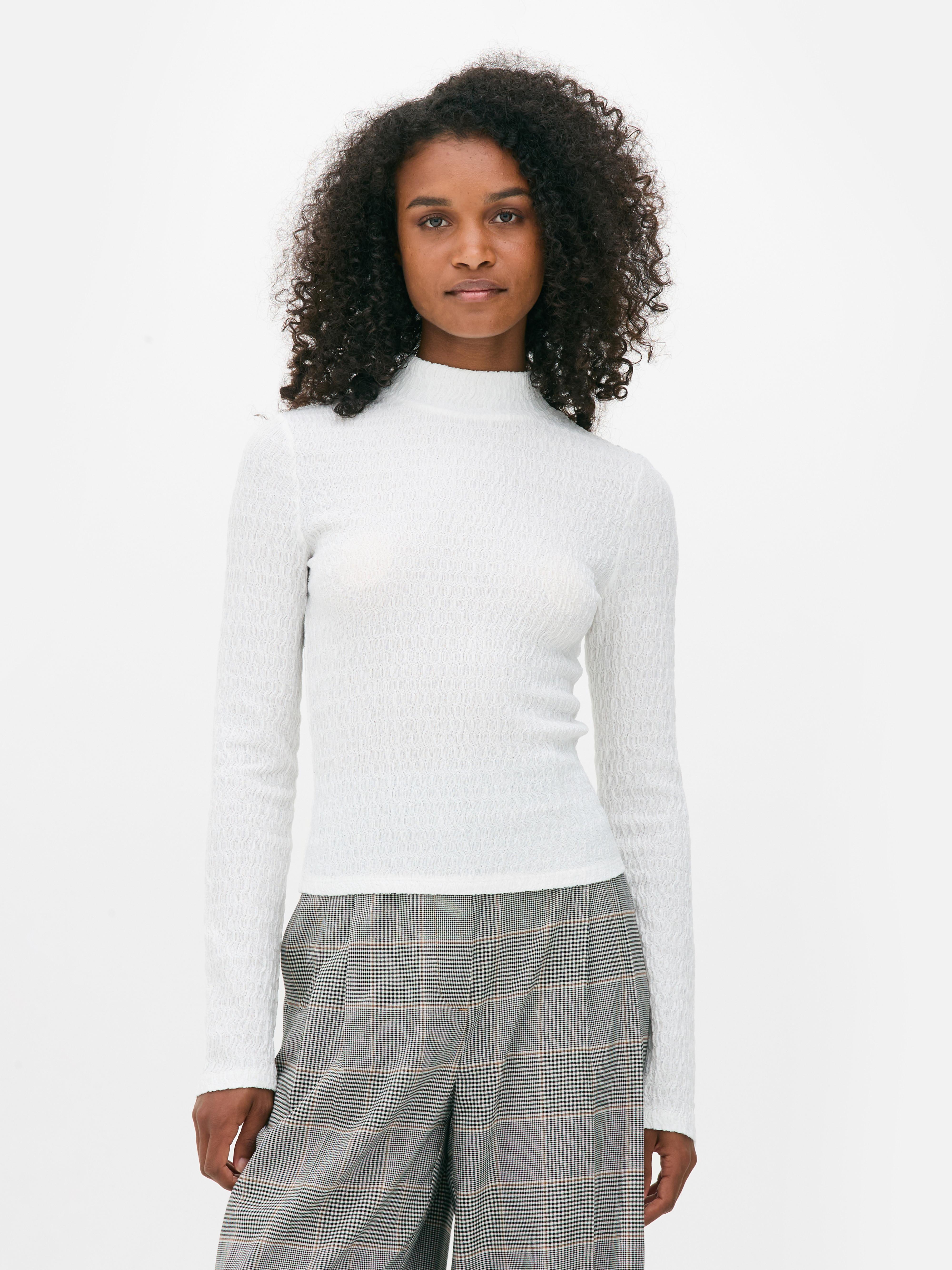 Top met hoge hals en textuur