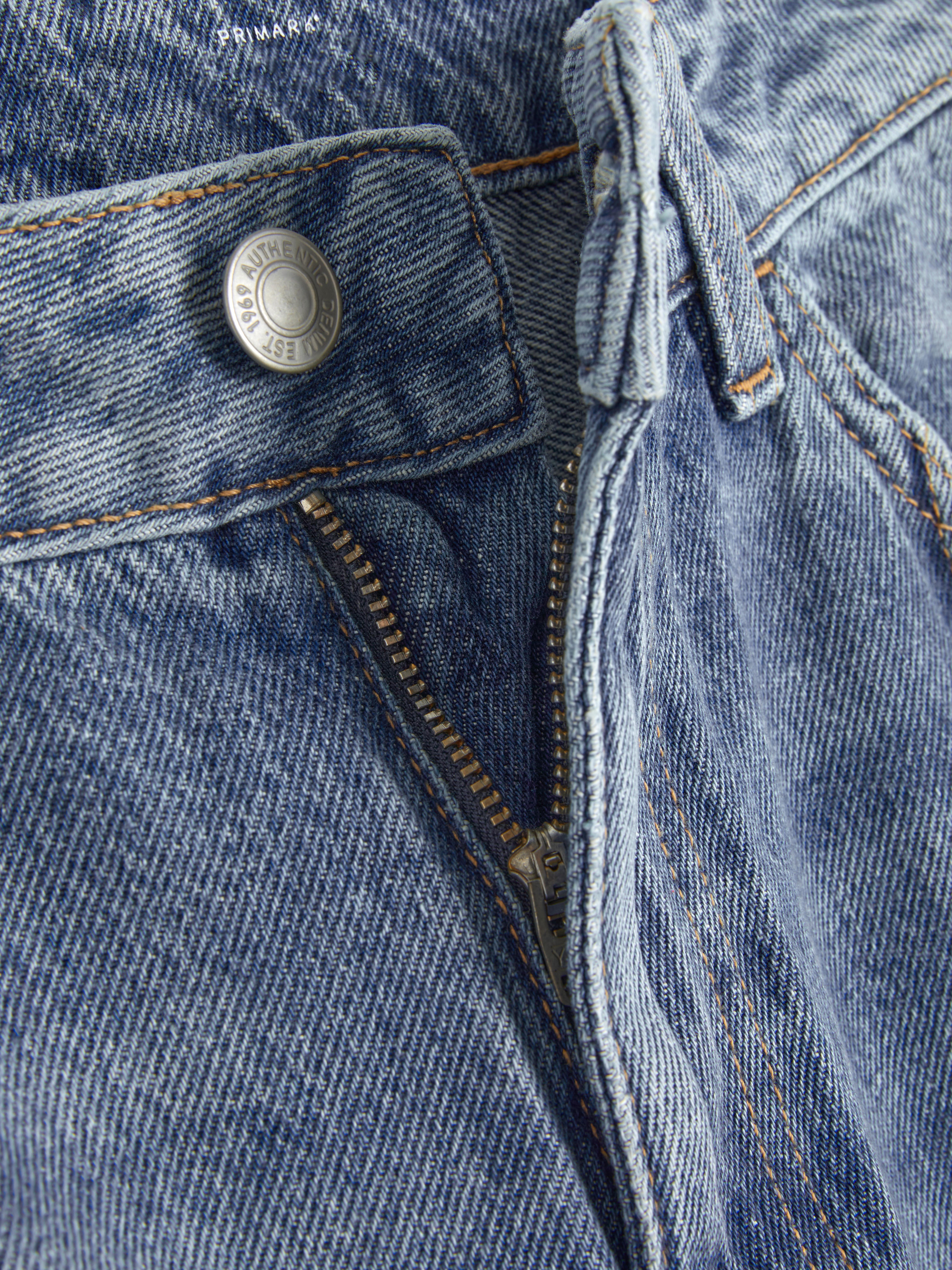 Jeans a vita media larghi con nervature