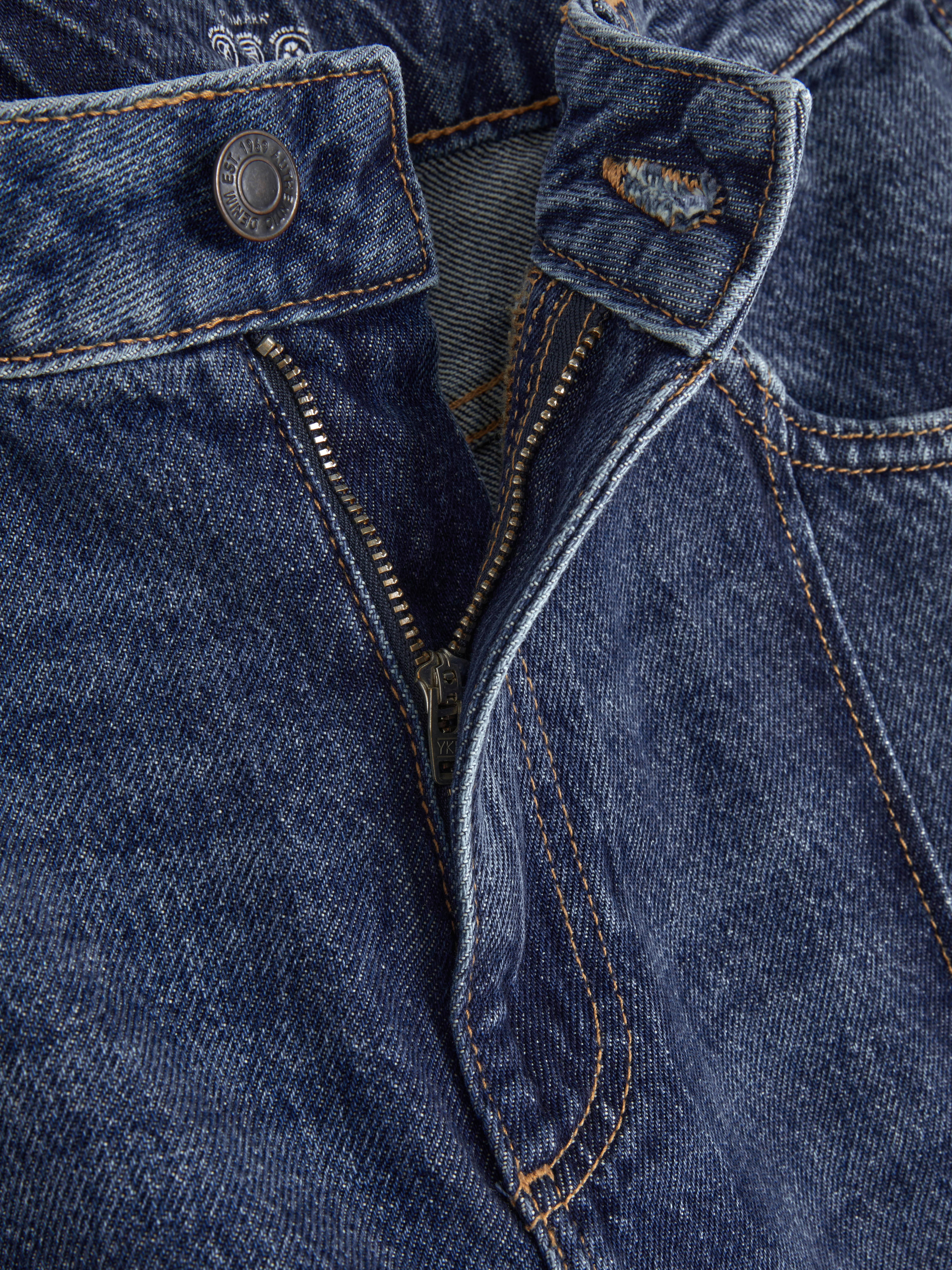 Mid-Rise Wide Leg Pintuck Jeans