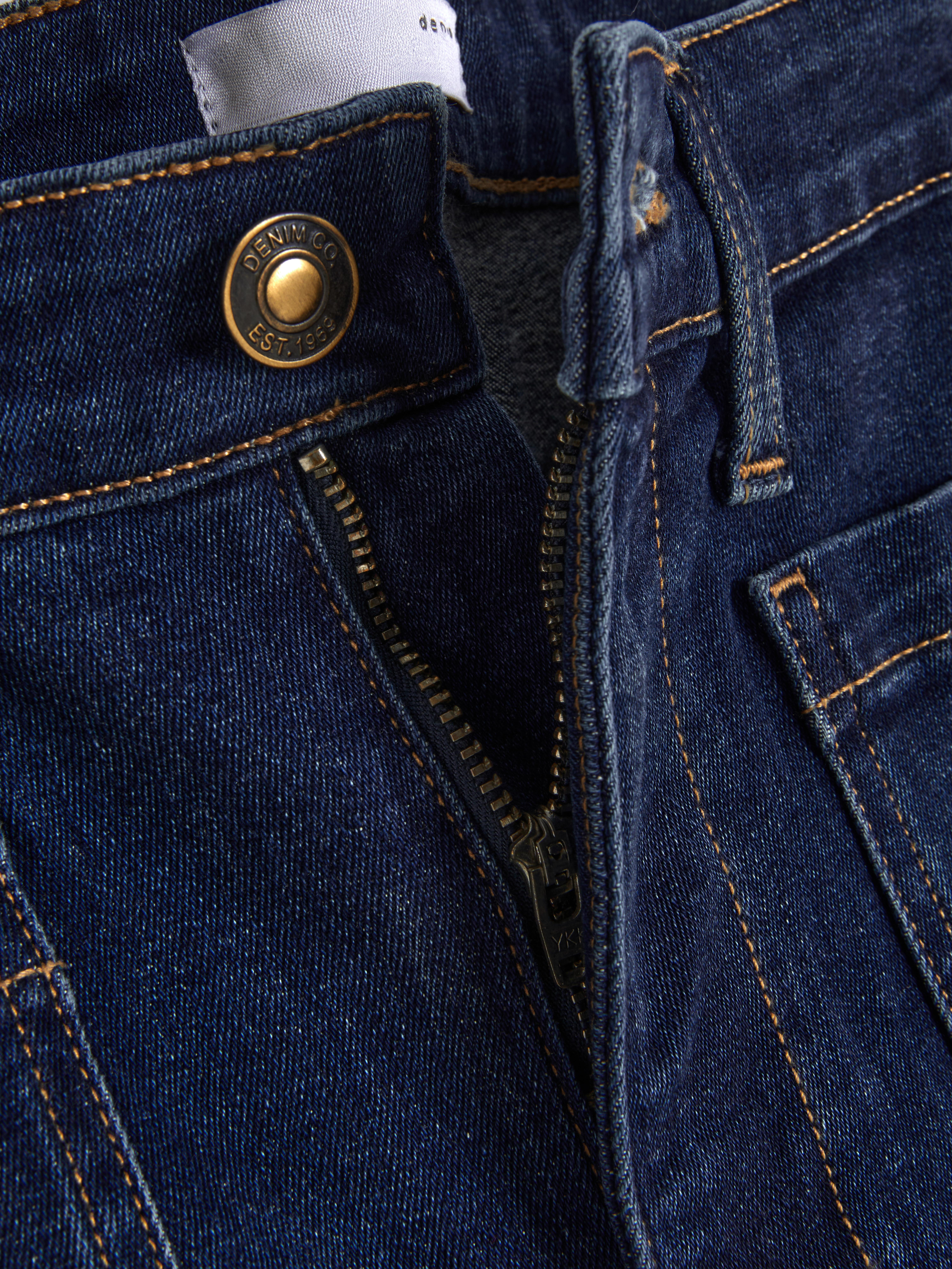 Patch Pocket Mid-Rise Flared Jeans