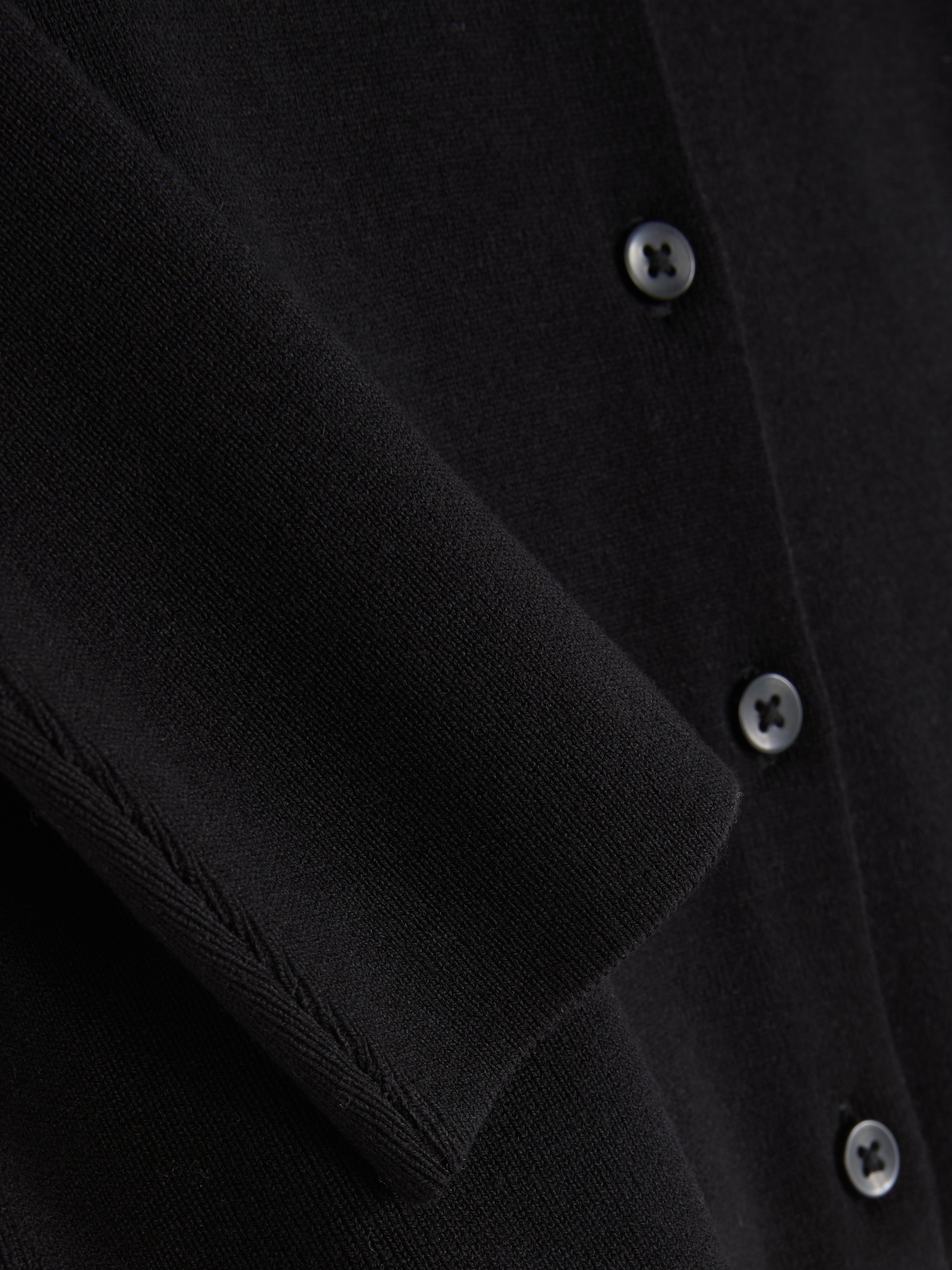 Kurzer Cardigan mit Knopfleiste