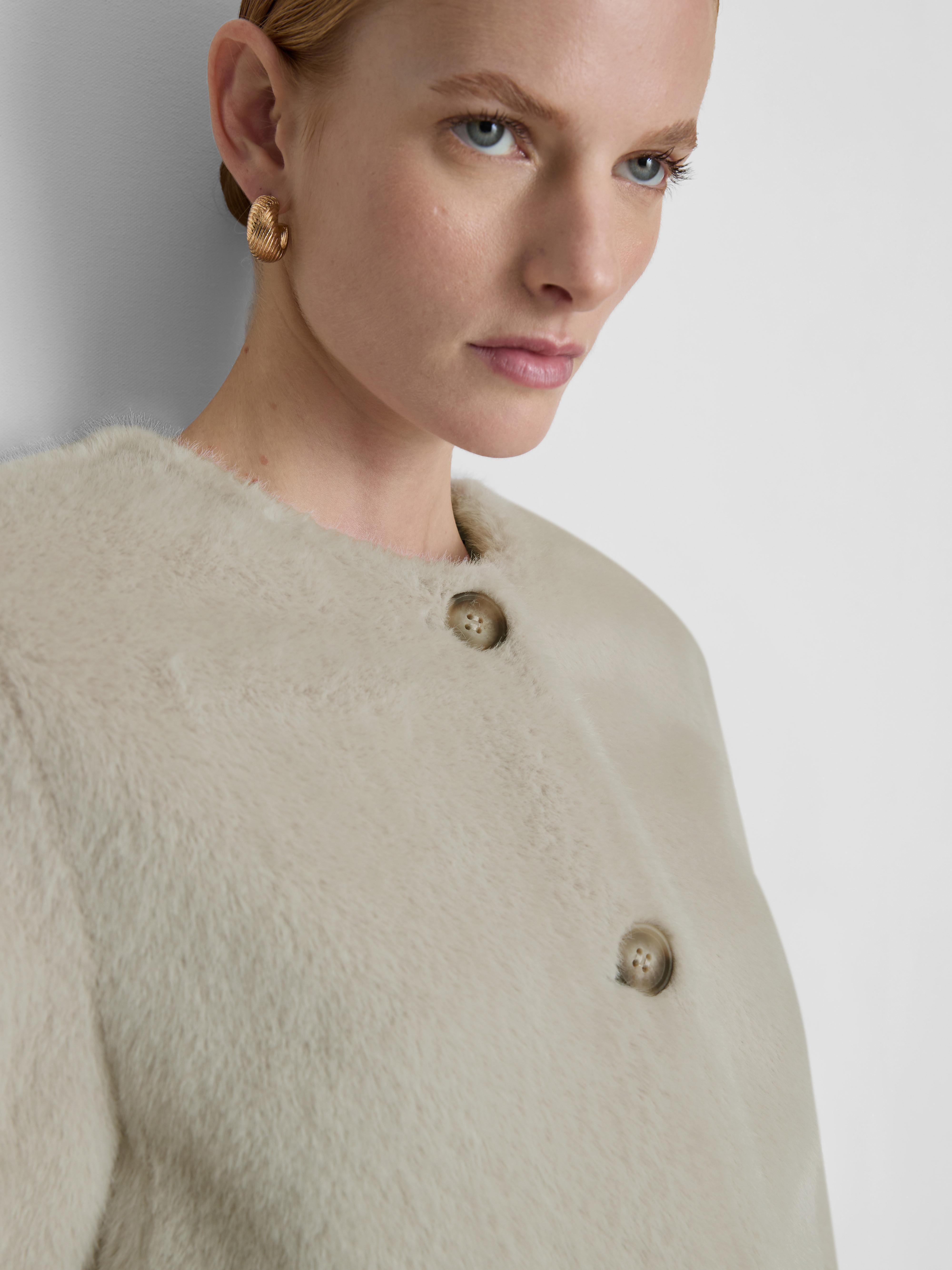 Veste courte duveteuse Paula Echevarría