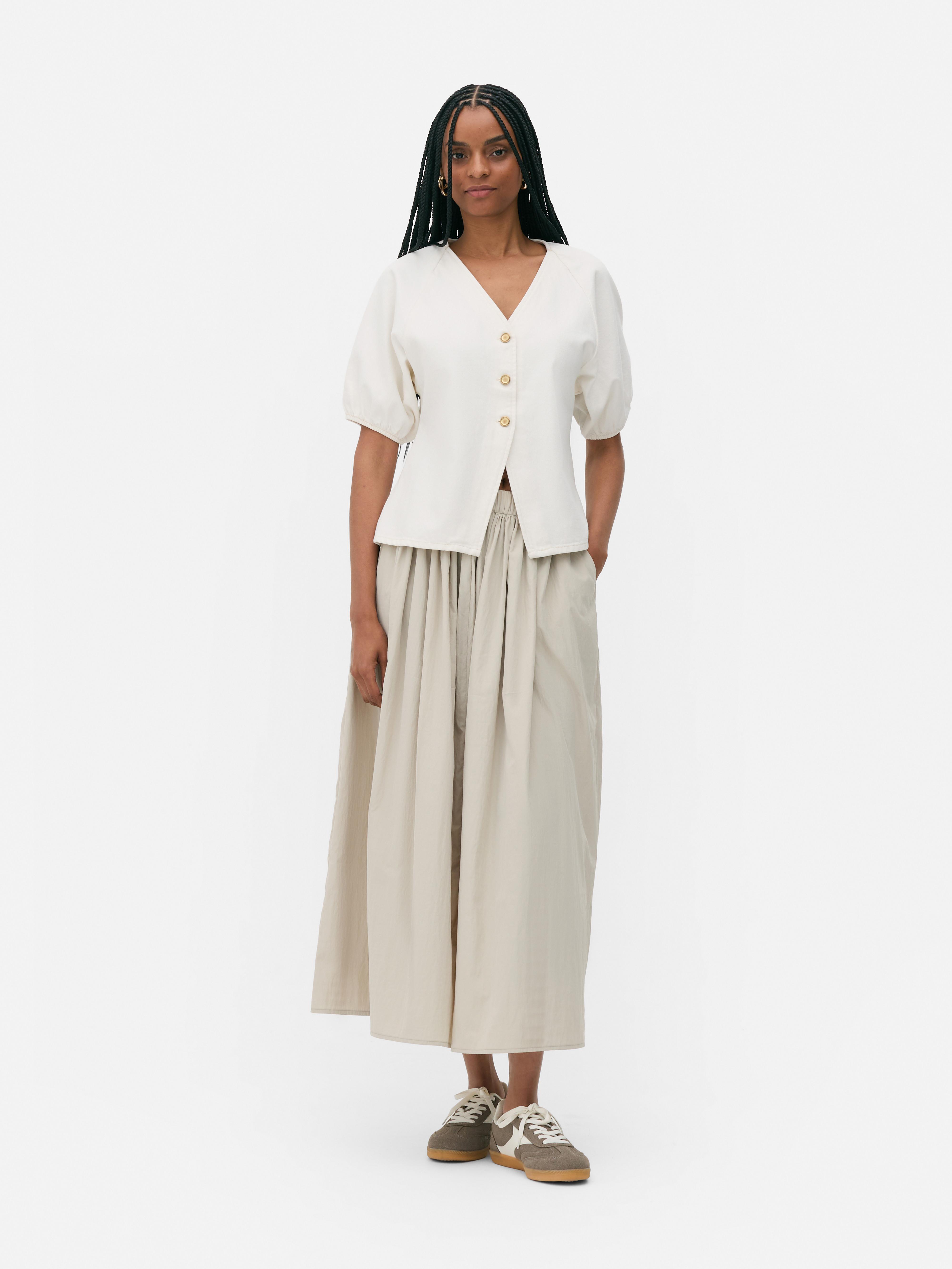 Blusa vaquera con cuello de pico y mangas abombadas