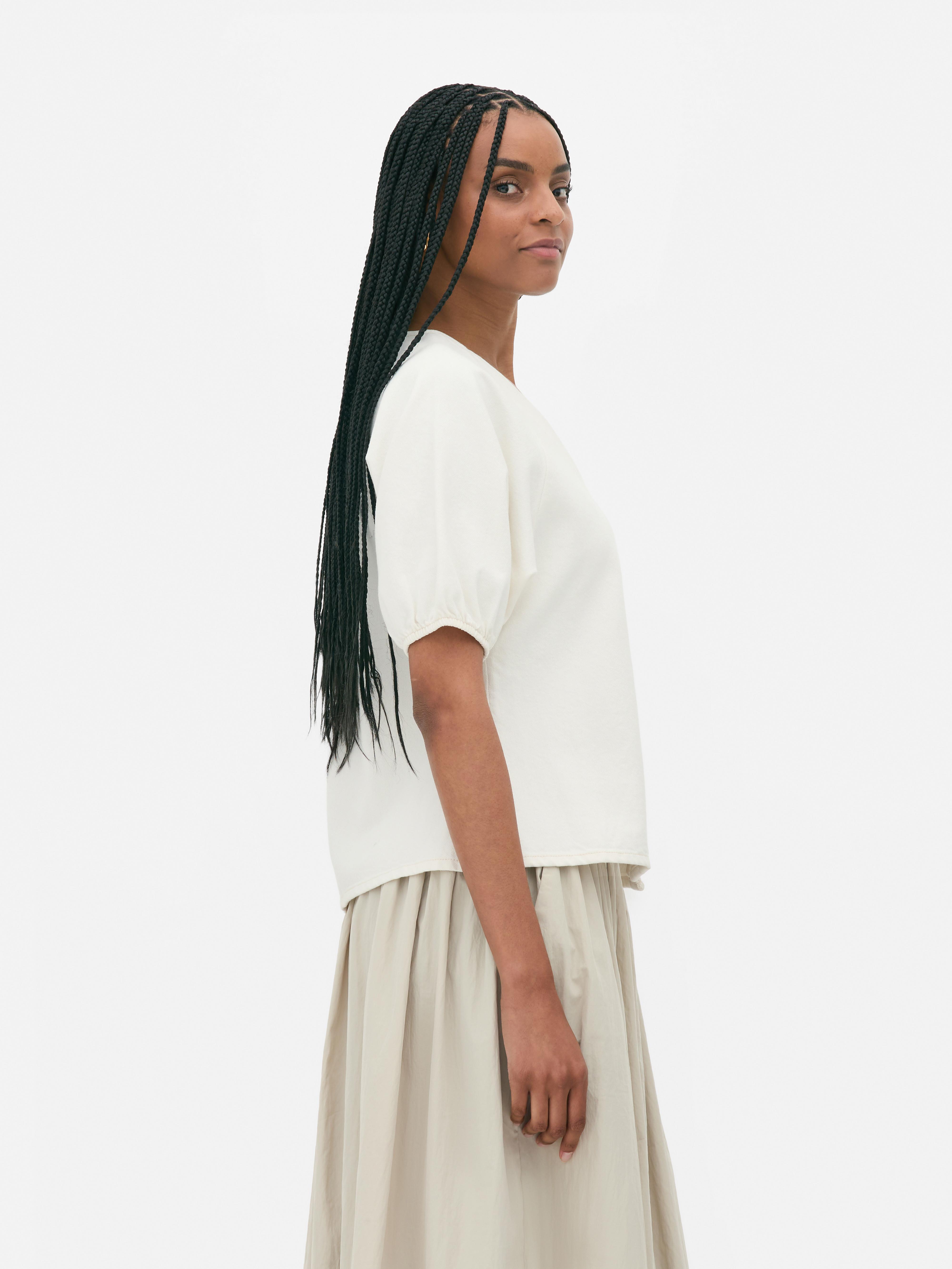 Blusa vaquera con cuello de pico y mangas abombadas