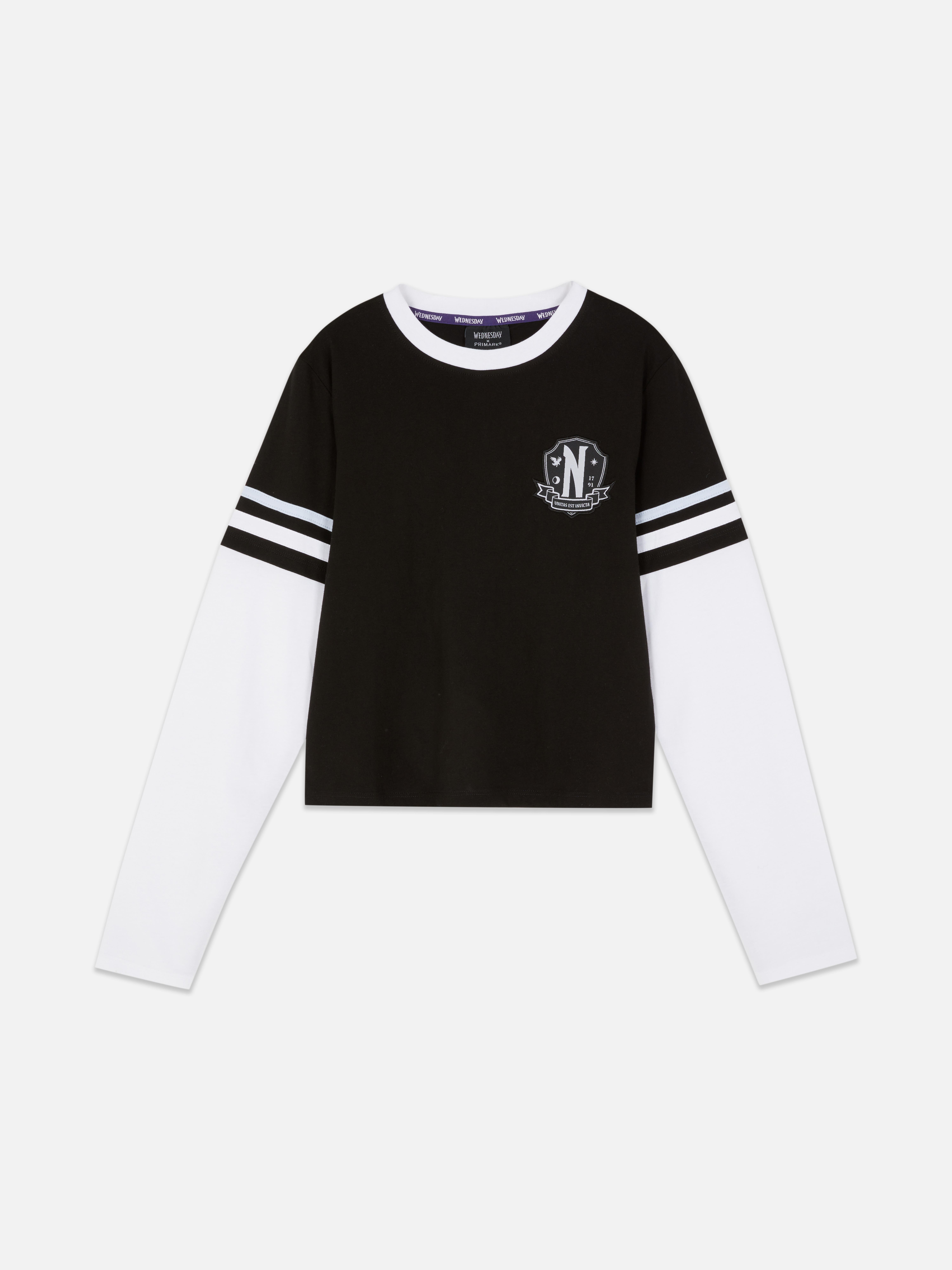 Camiseta con escudo Colleen Atwood X Wednesday