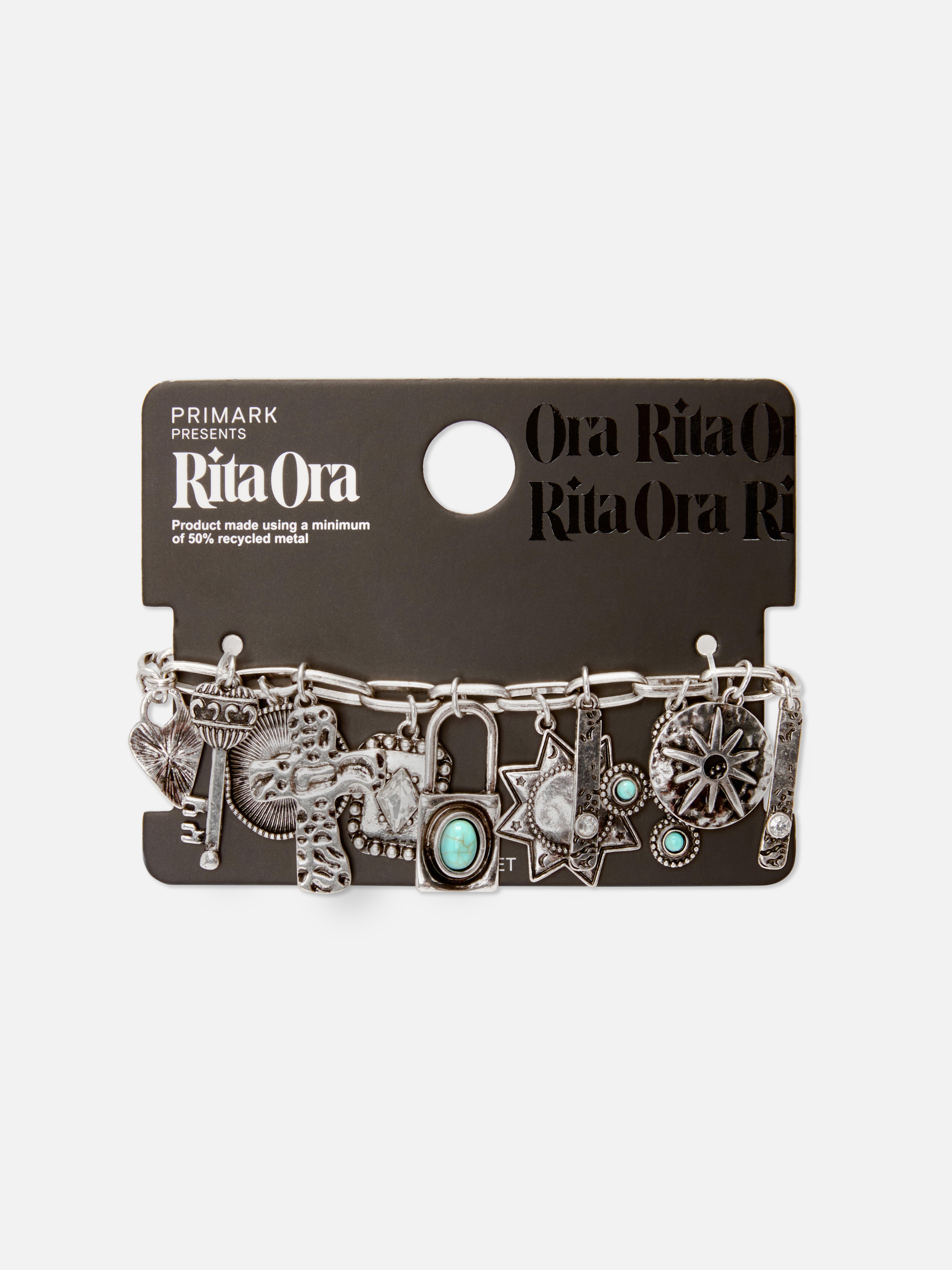 Pulsera gruesa con colgantes de Rita Ora