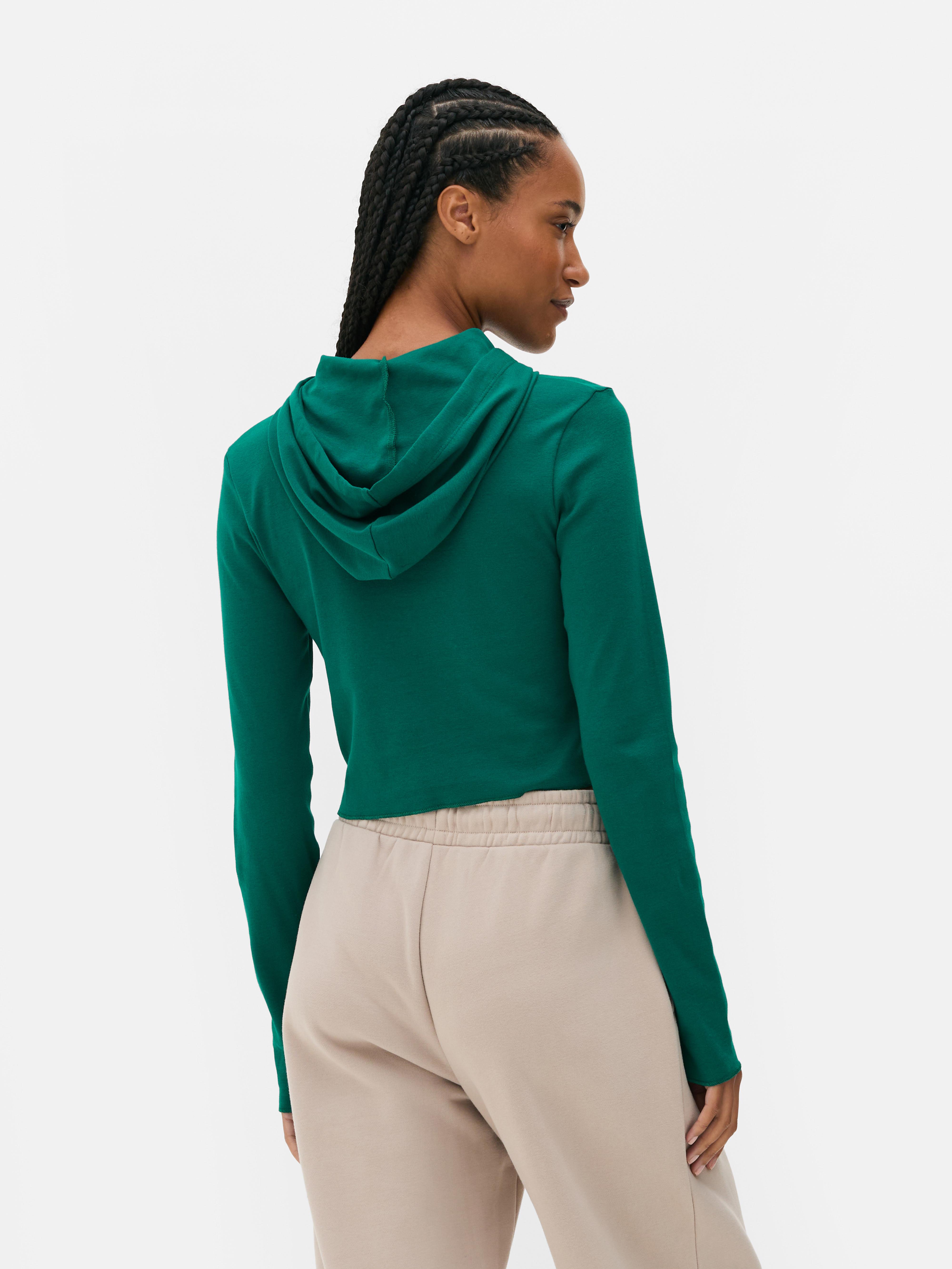 Sudadera corta universitaria con capucha