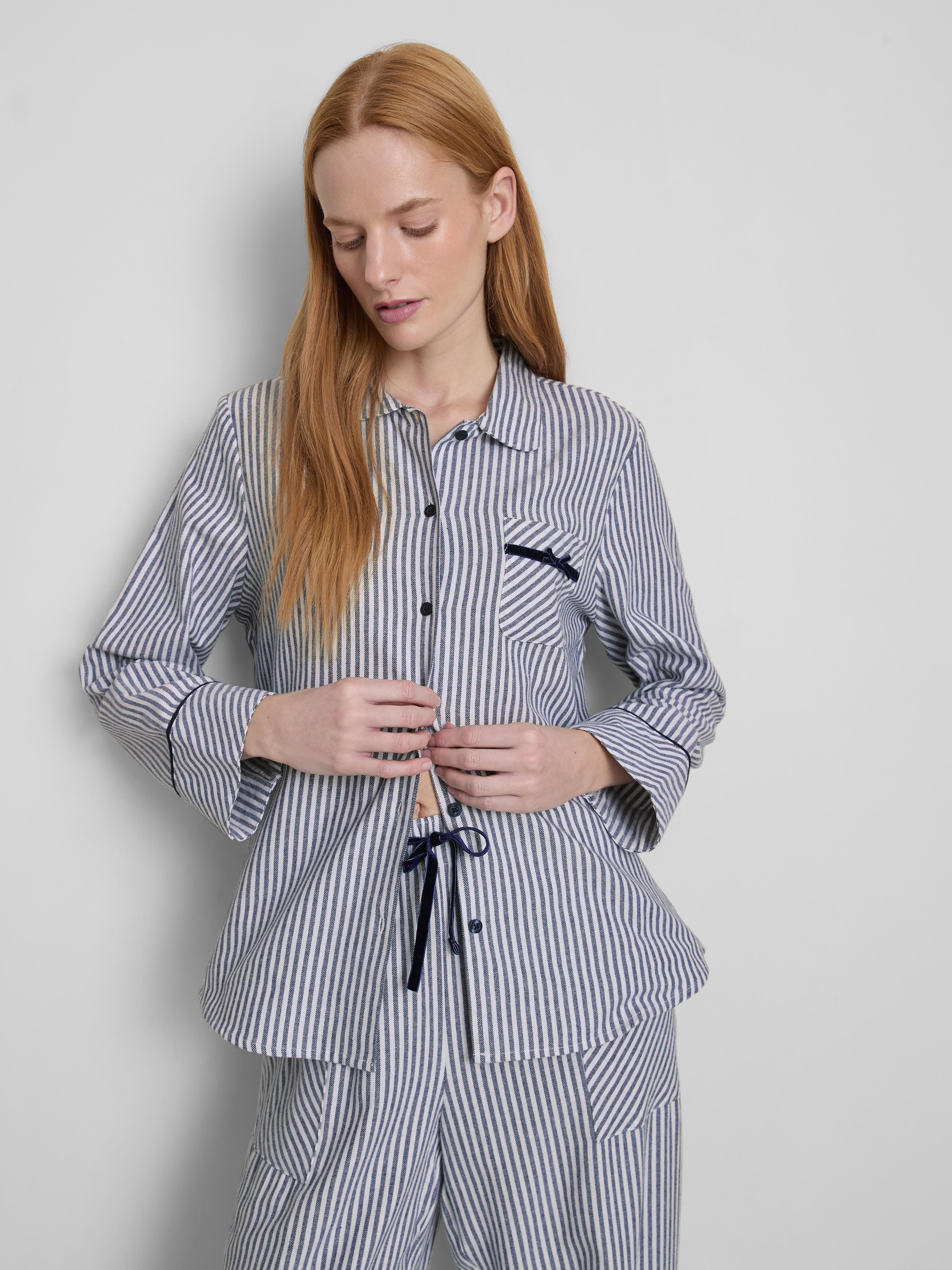 Cămașă de pijama cu fundă și dungi