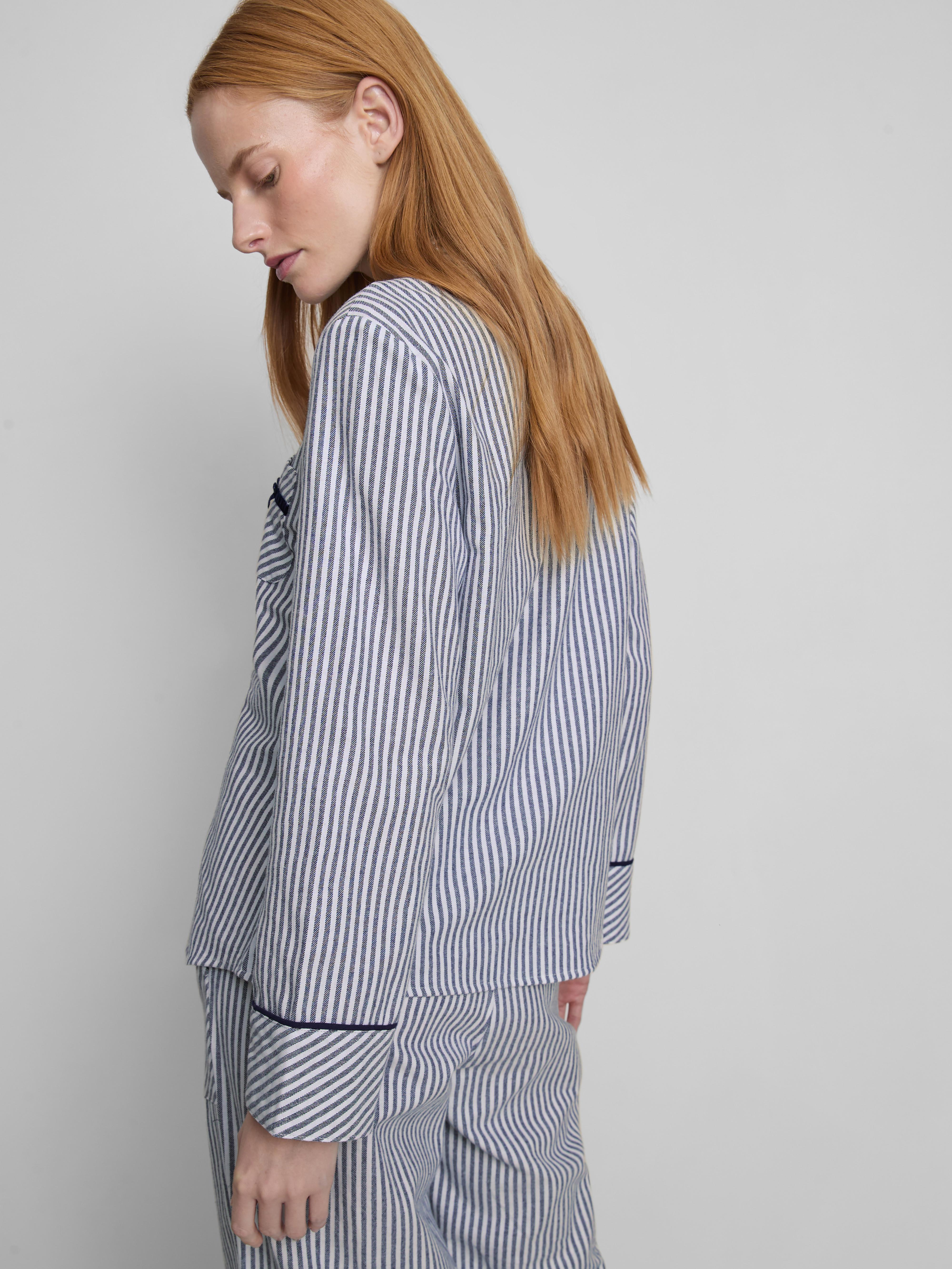 Cămașă de pijama cu fundă și dungi