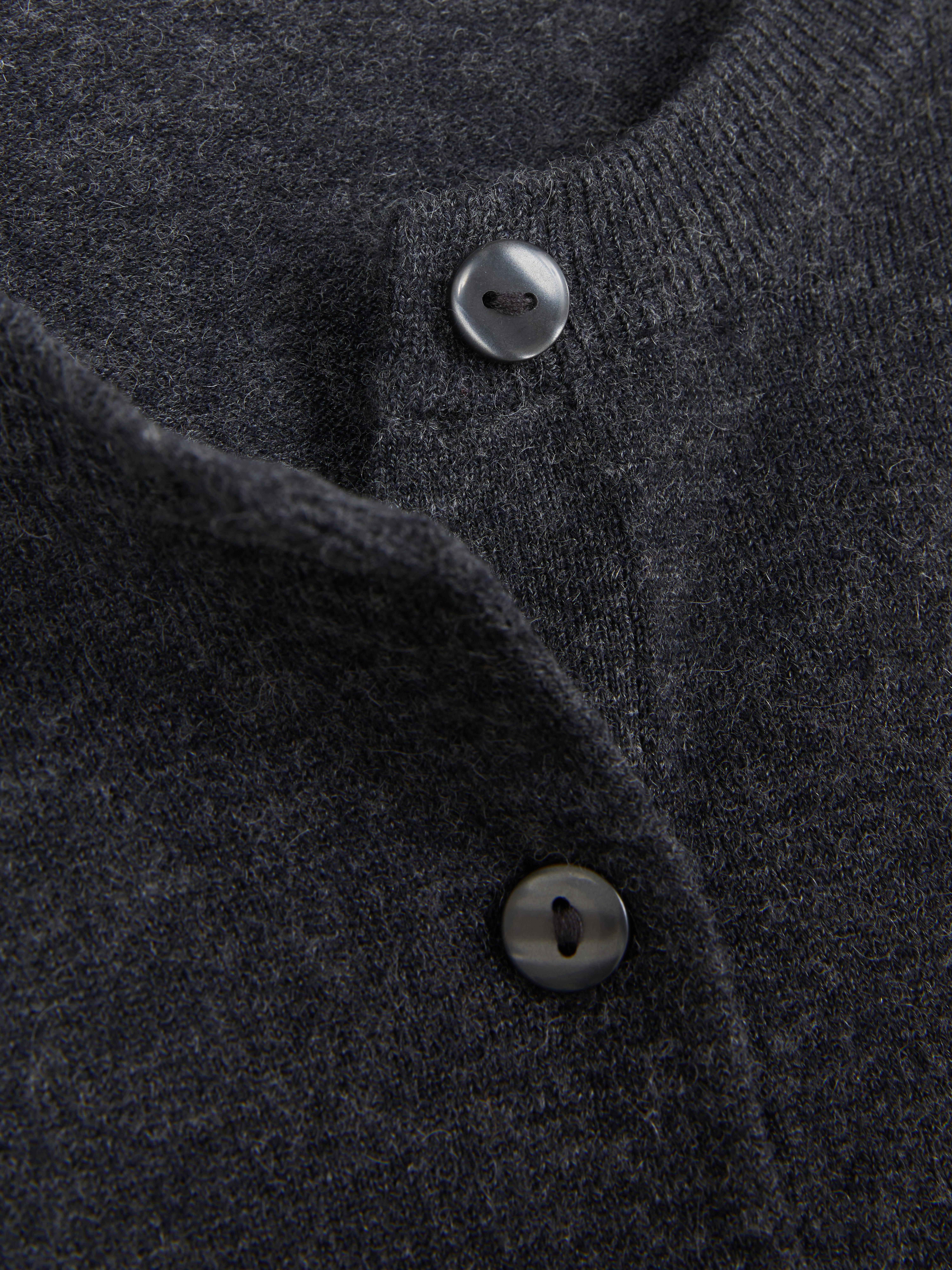 Cardigan girocollo a maniche lunghe