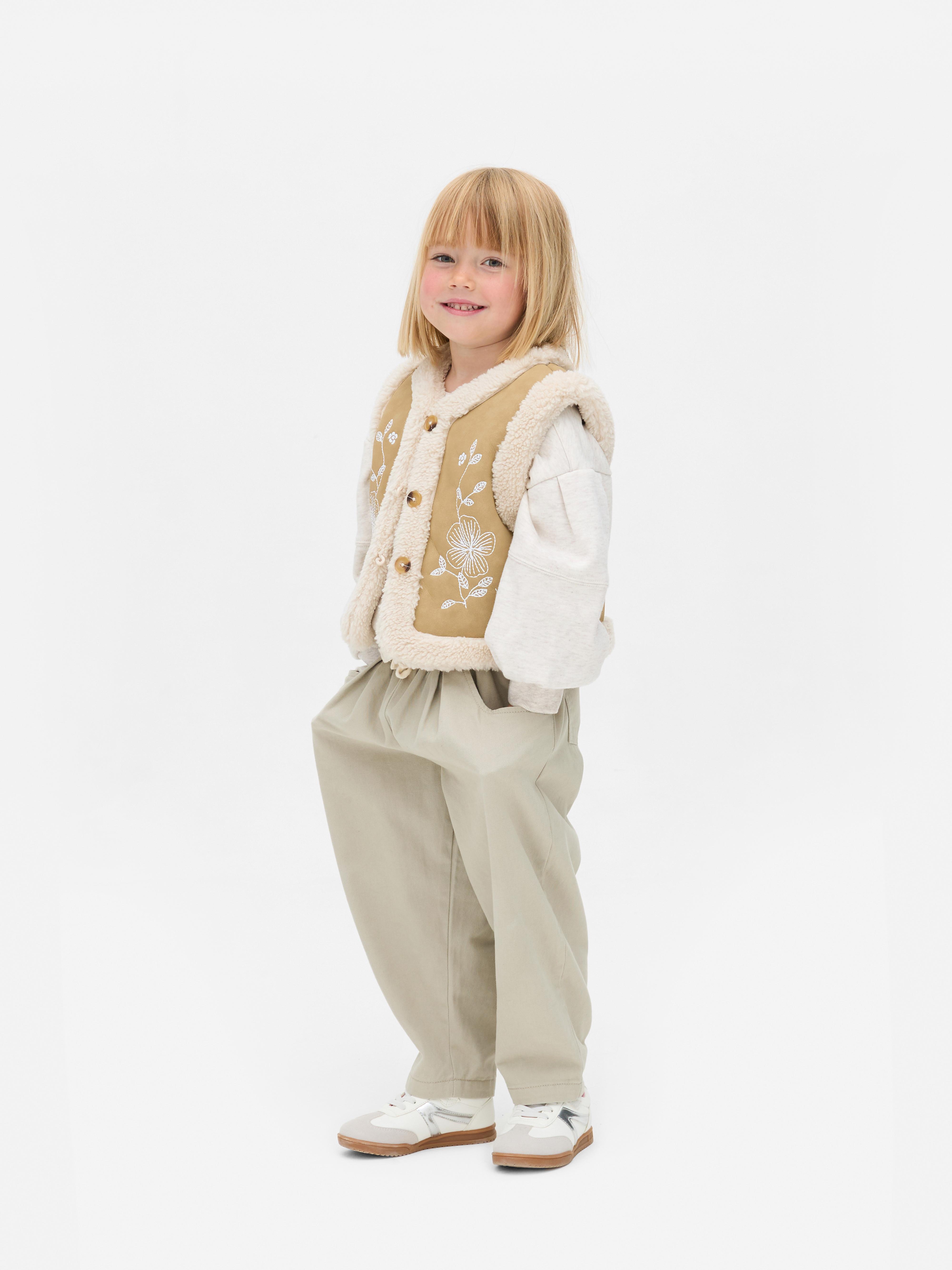 1,5–8 Jahre | Bestickte Weste mit Borgbesatz